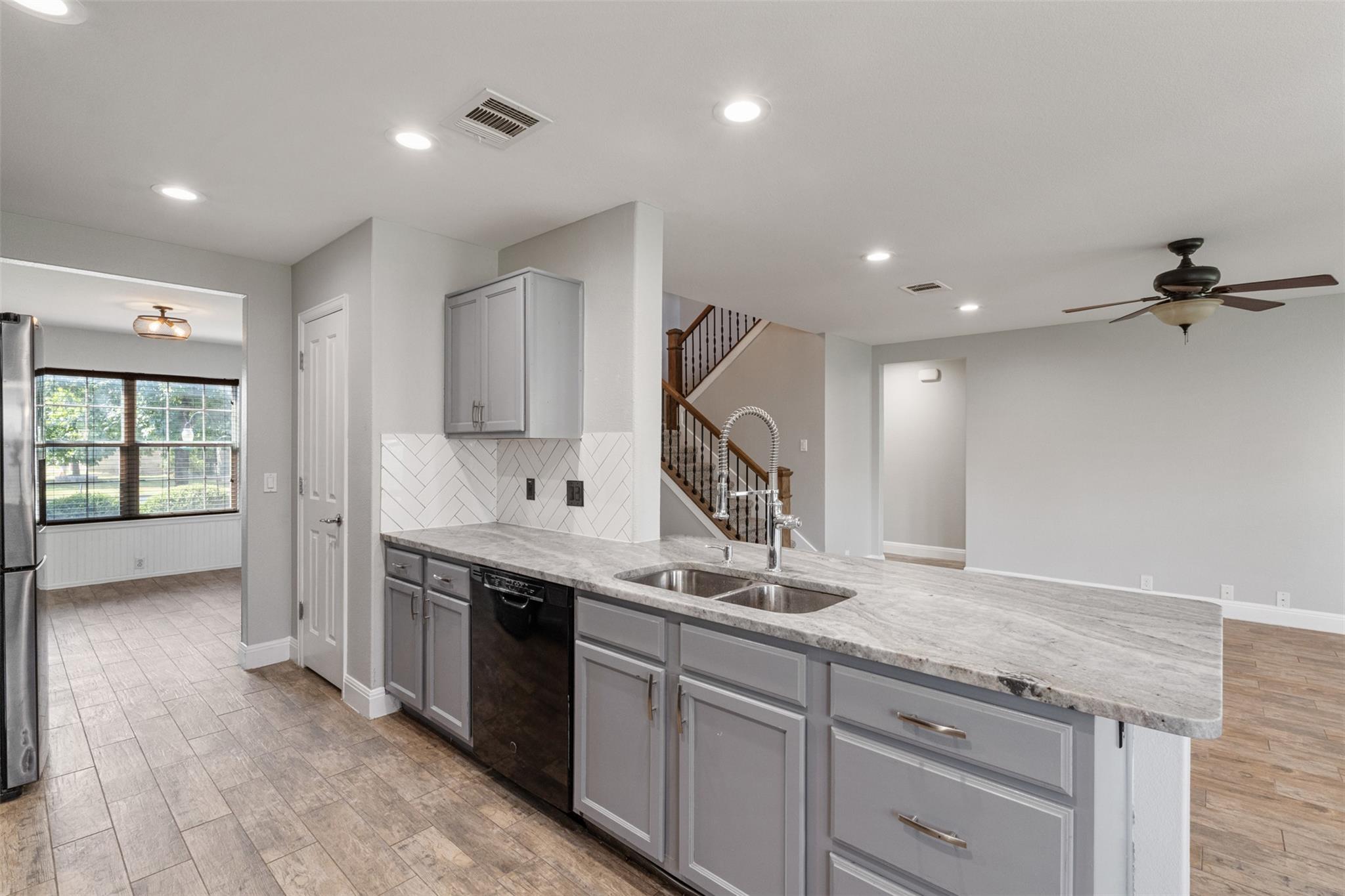 400 Hummingbird Ln, Leander, TX 78641