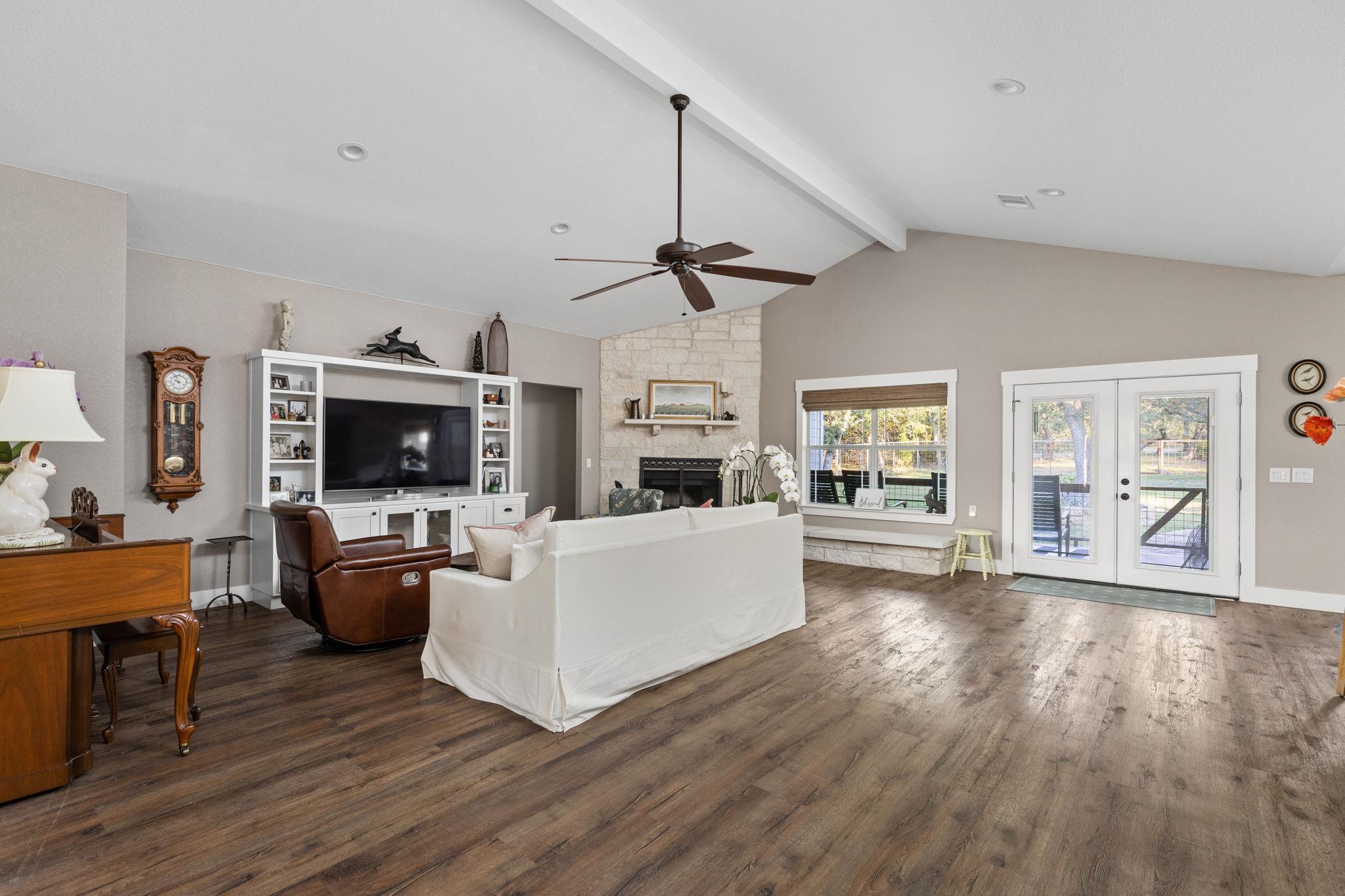 1953 County Road 250, Burnet, TX 78611