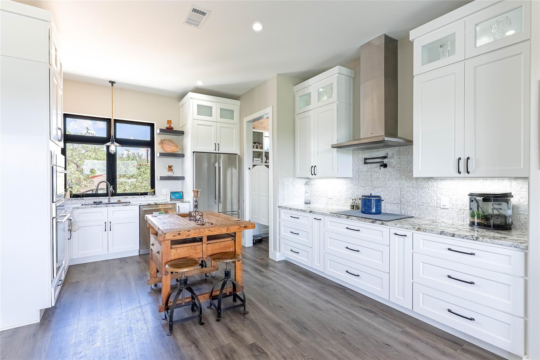 23633 Lakeside Dr, Marble Falls, TX 78654