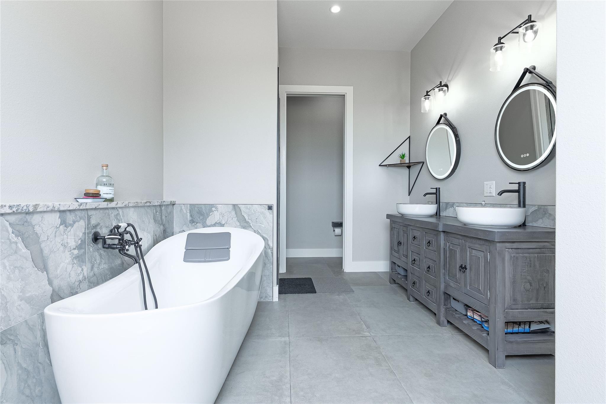 23633 Lakeside Dr, Marble Falls, TX 78654