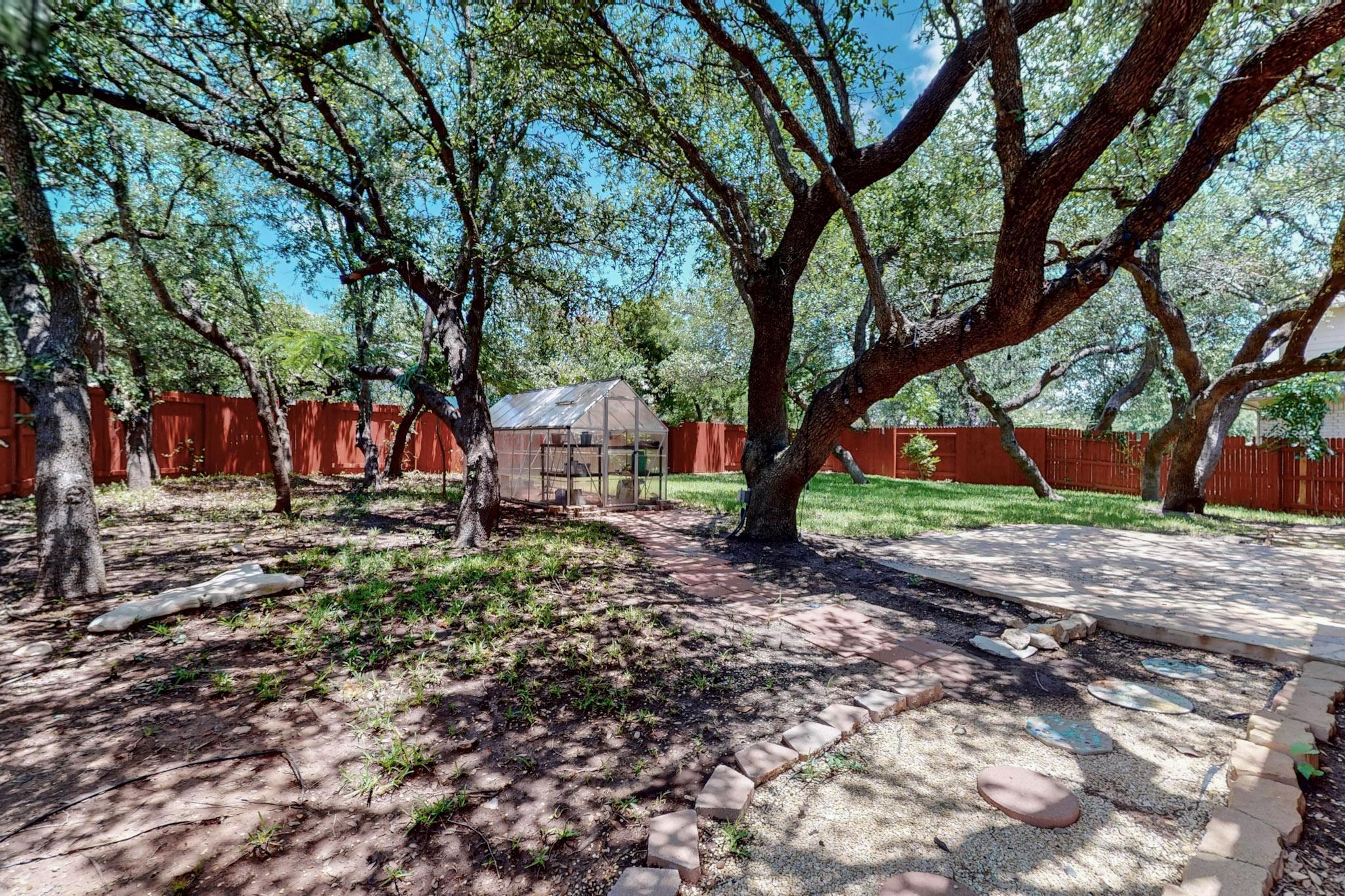 360 Canterbury Dr, Austin, TX 78737