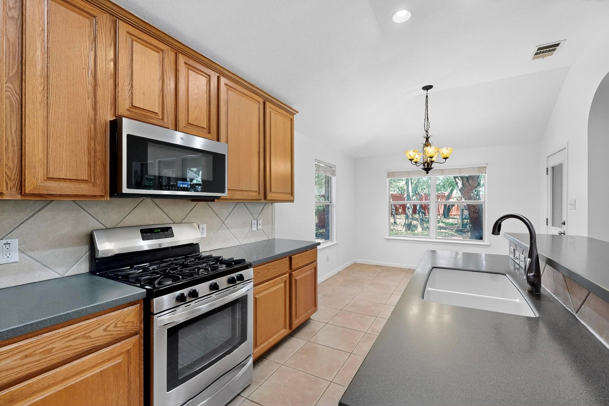 360 Canterbury Dr, Austin, TX 78737