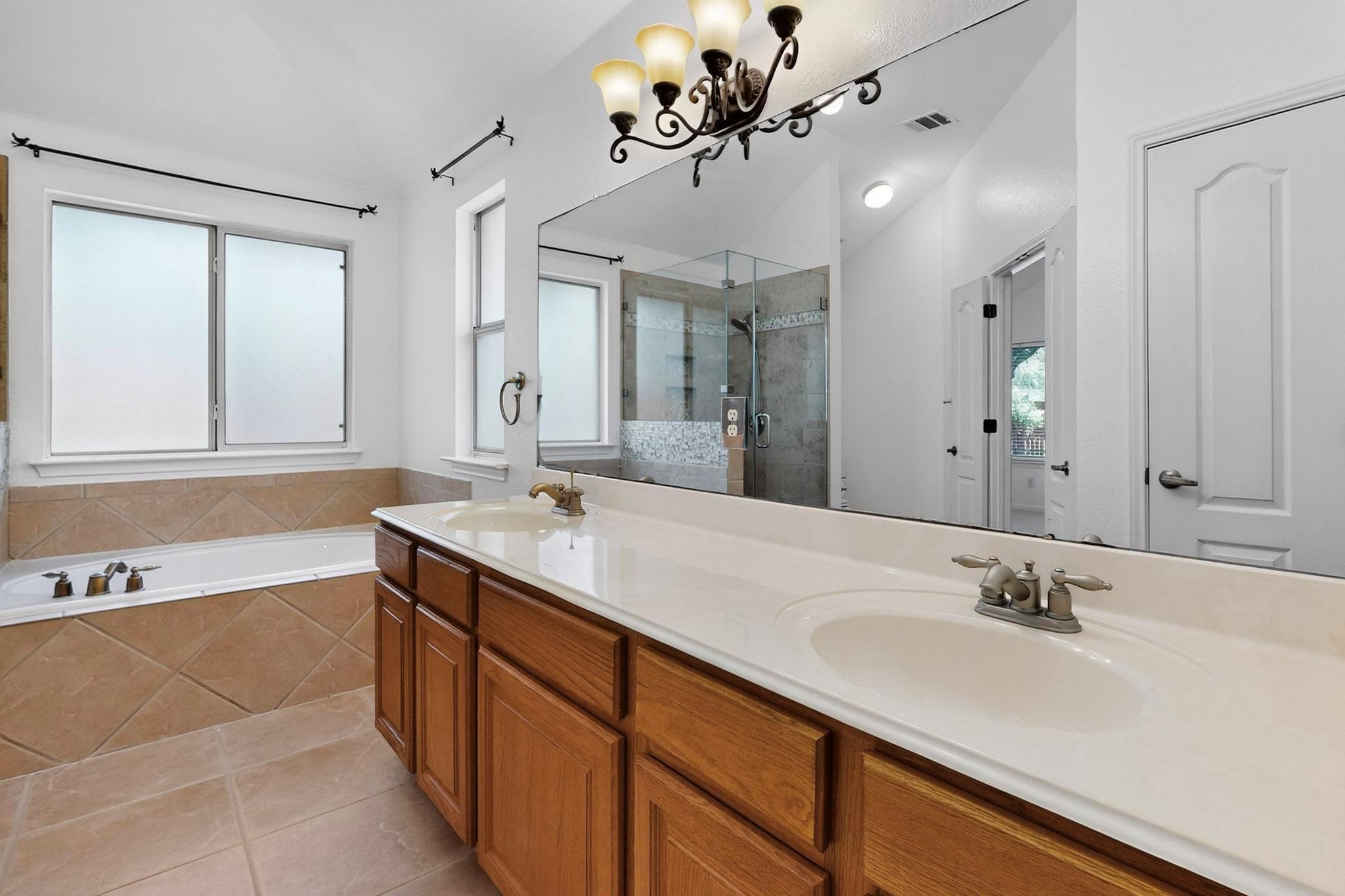 360 Canterbury Dr, Austin, TX 78737