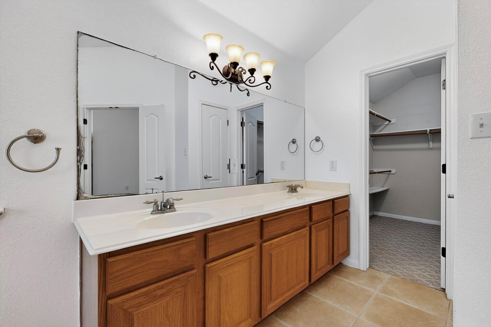 360 Canterbury Dr, Austin, TX 78737