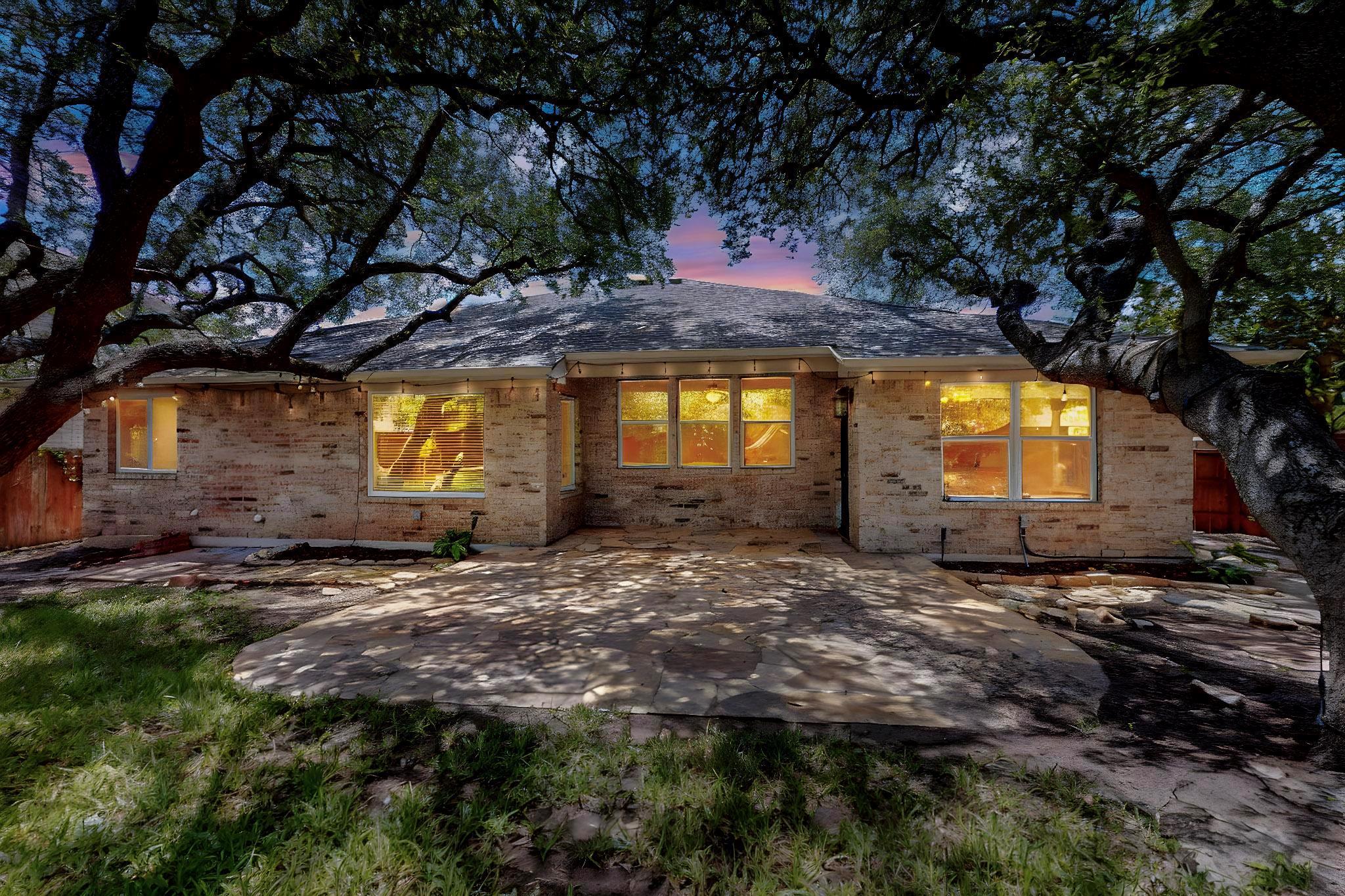 360 Canterbury Dr, Austin, TX 78737