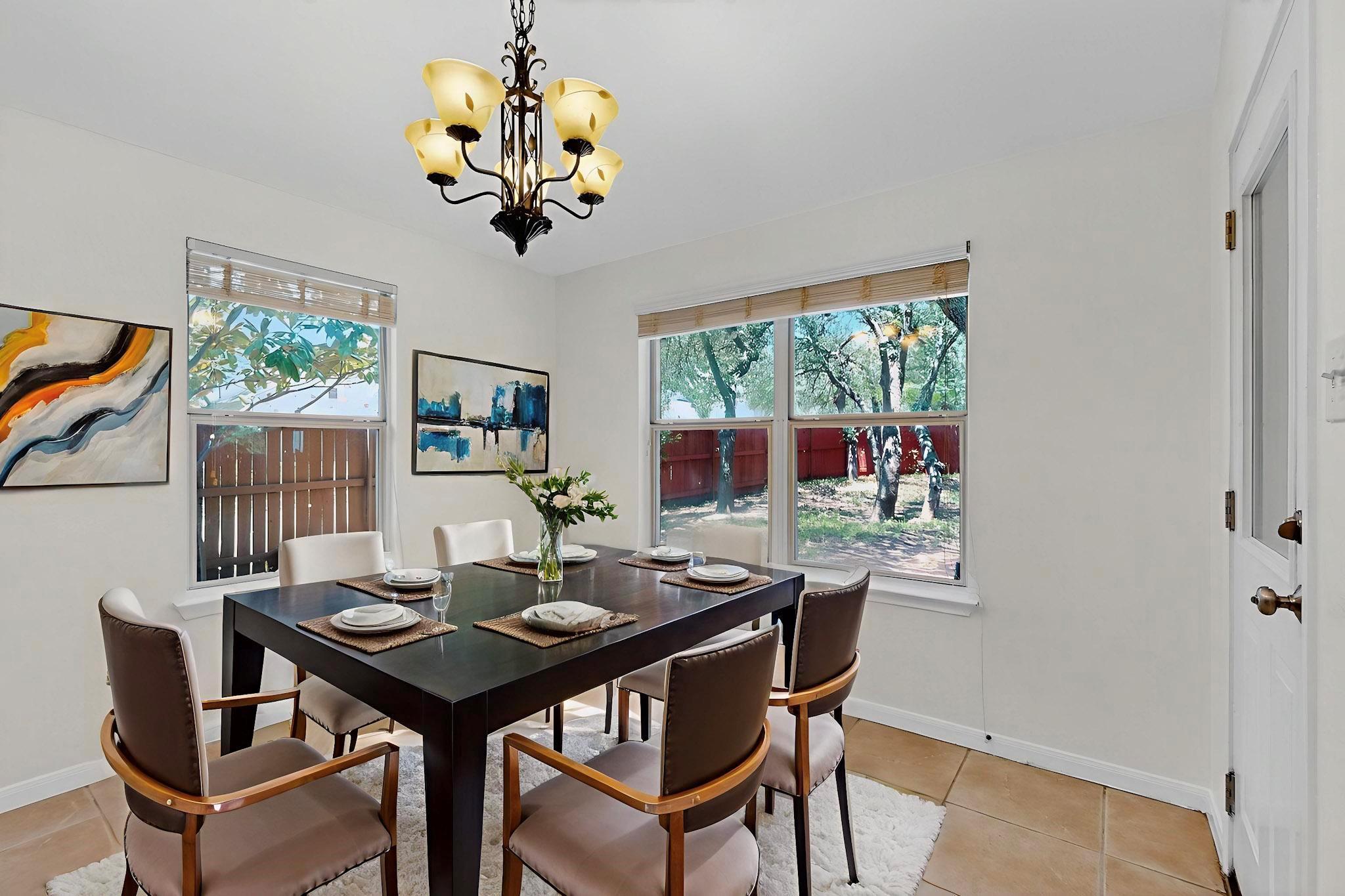 360 Canterbury Dr, Austin, TX 78737