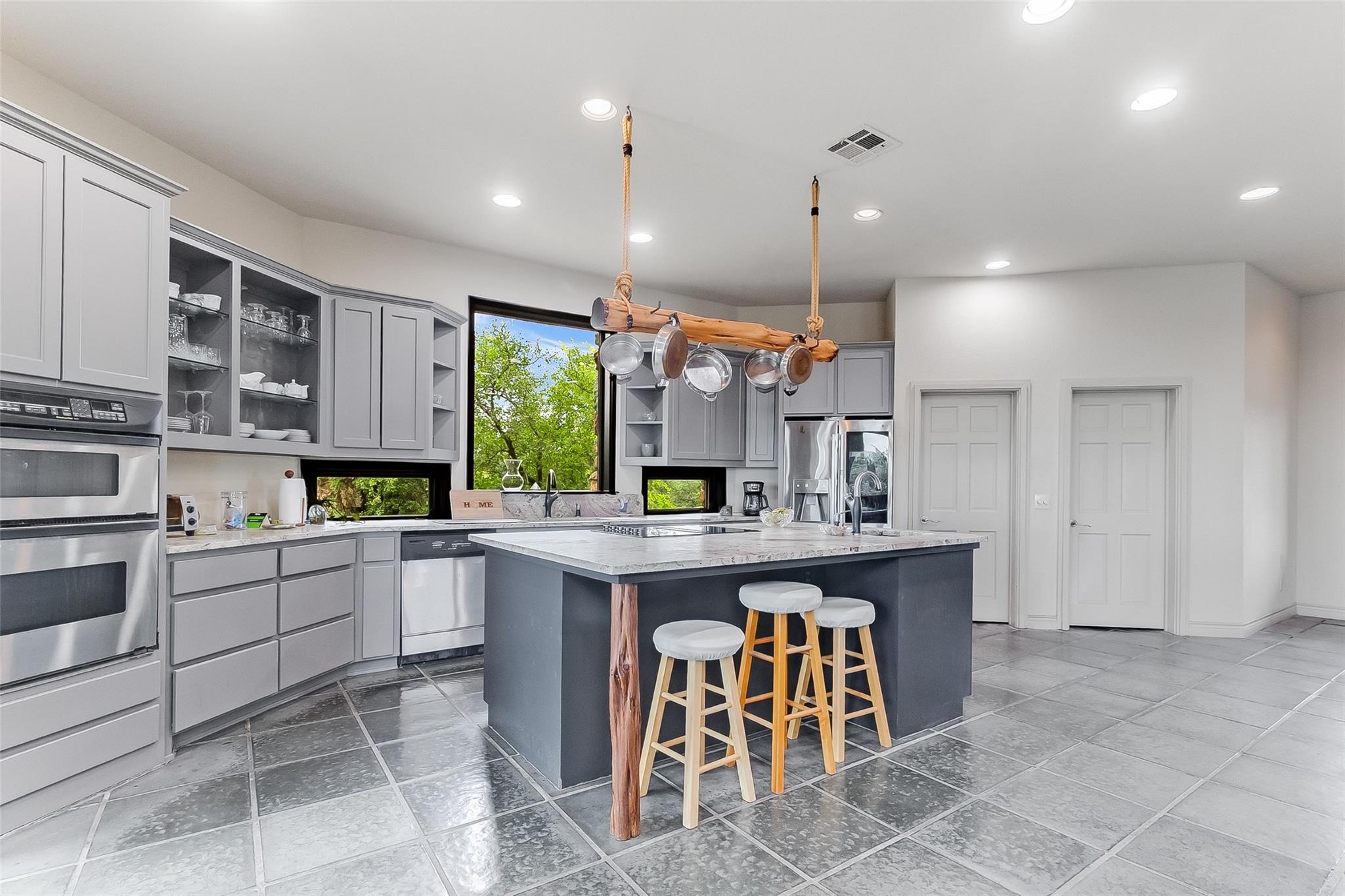 311 Granite Cir, Burnet, TX 78611