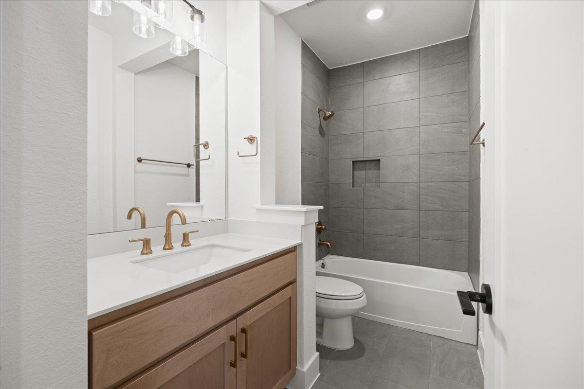 19113 Hopper Ln, Austin, TX 78738