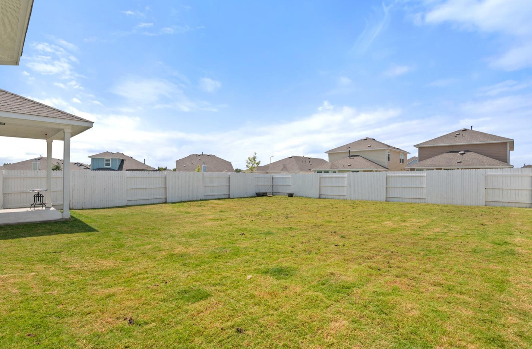 137 Roost Rd, Elgin, TX 78621