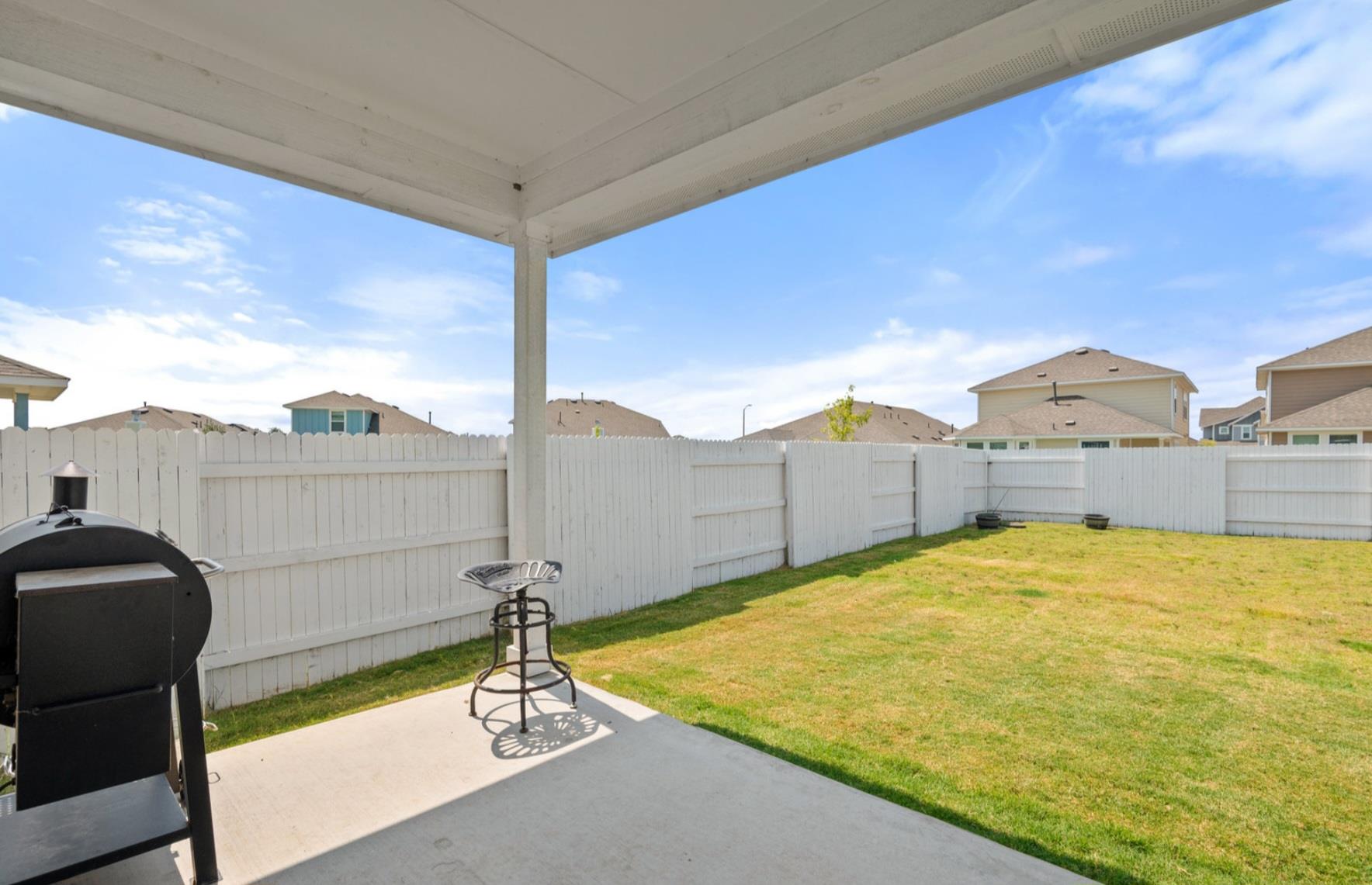 137 Roost Rd, Elgin, TX 78621