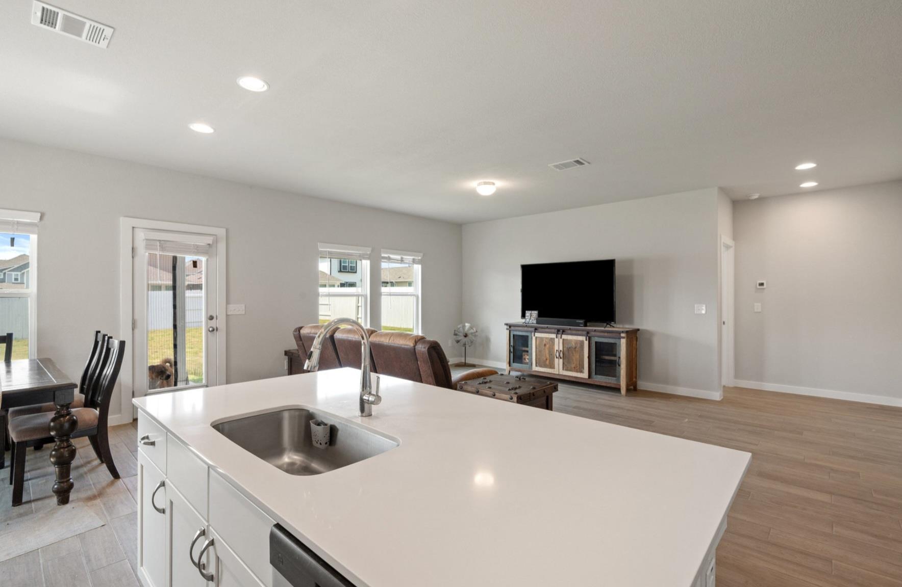 137 Roost Rd, Elgin, TX 78621