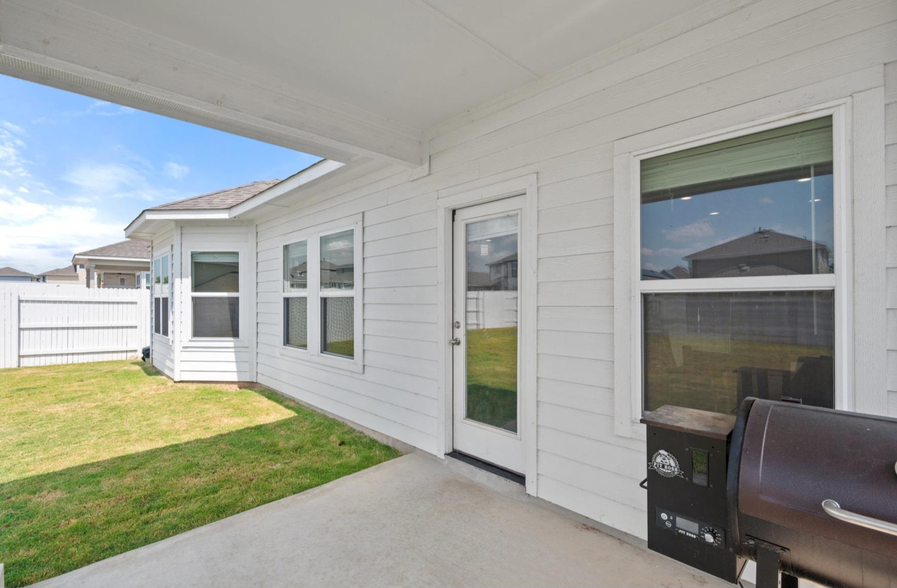 137 Roost Rd, Elgin, TX 78621