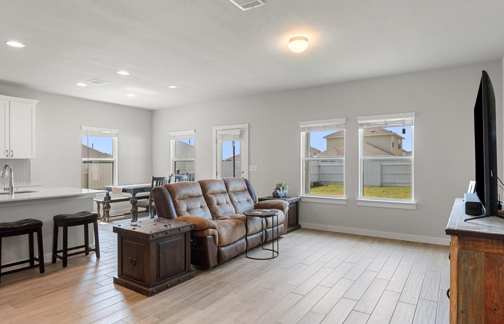 137 Roost Rd, Elgin, TX 78621