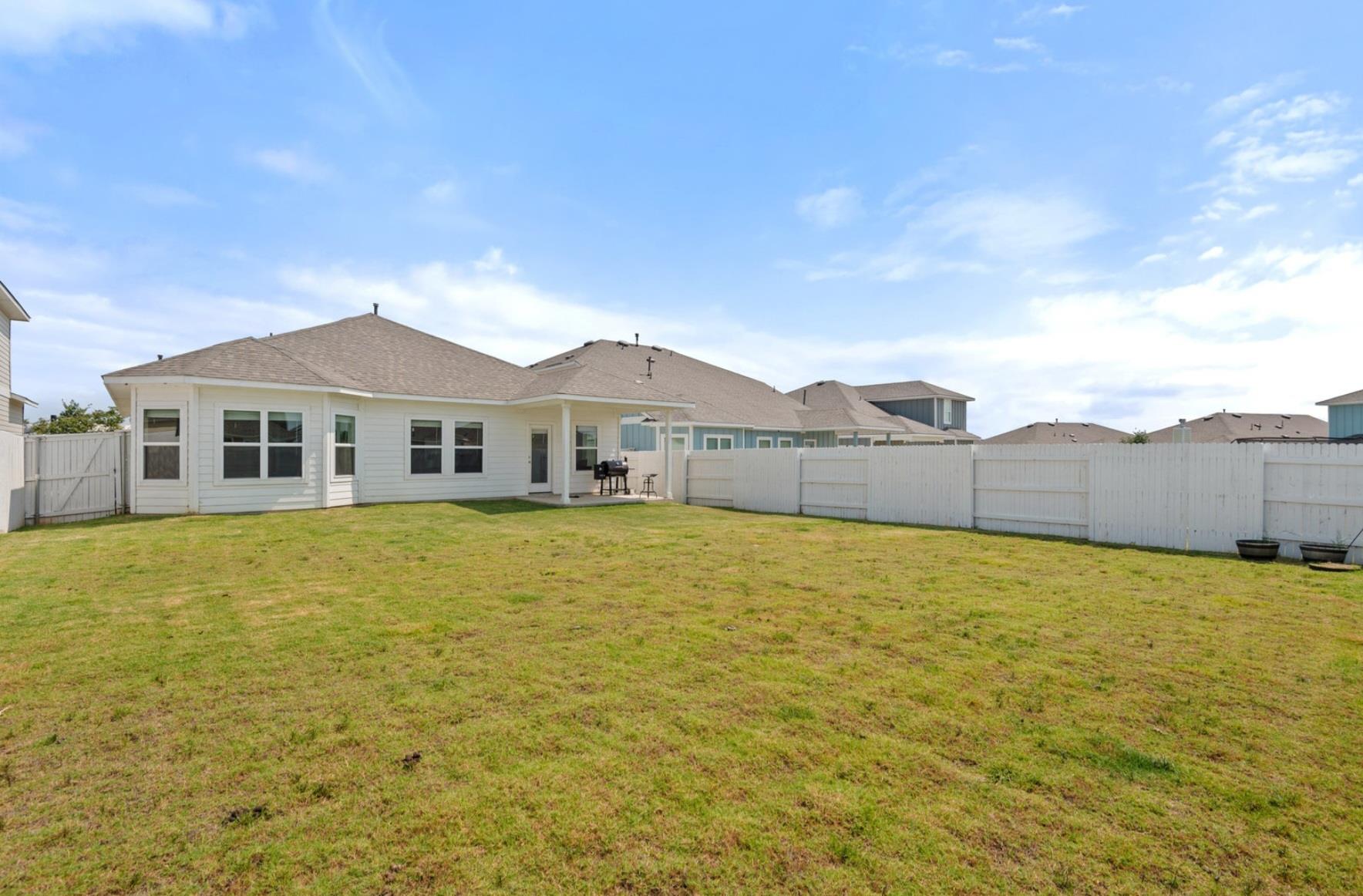 137 Roost Rd, Elgin, TX 78621