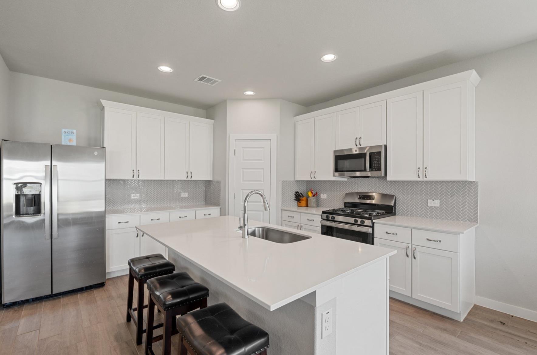 137 Roost Rd, Elgin, TX 78621