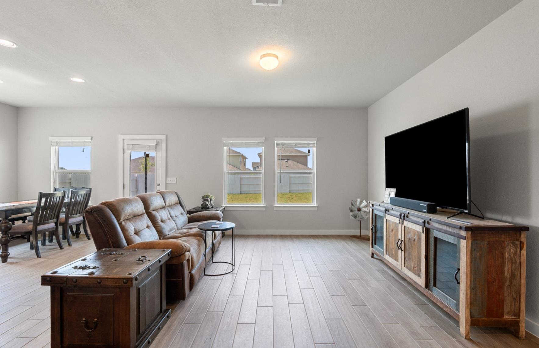 137 Roost Rd, Elgin, TX 78621