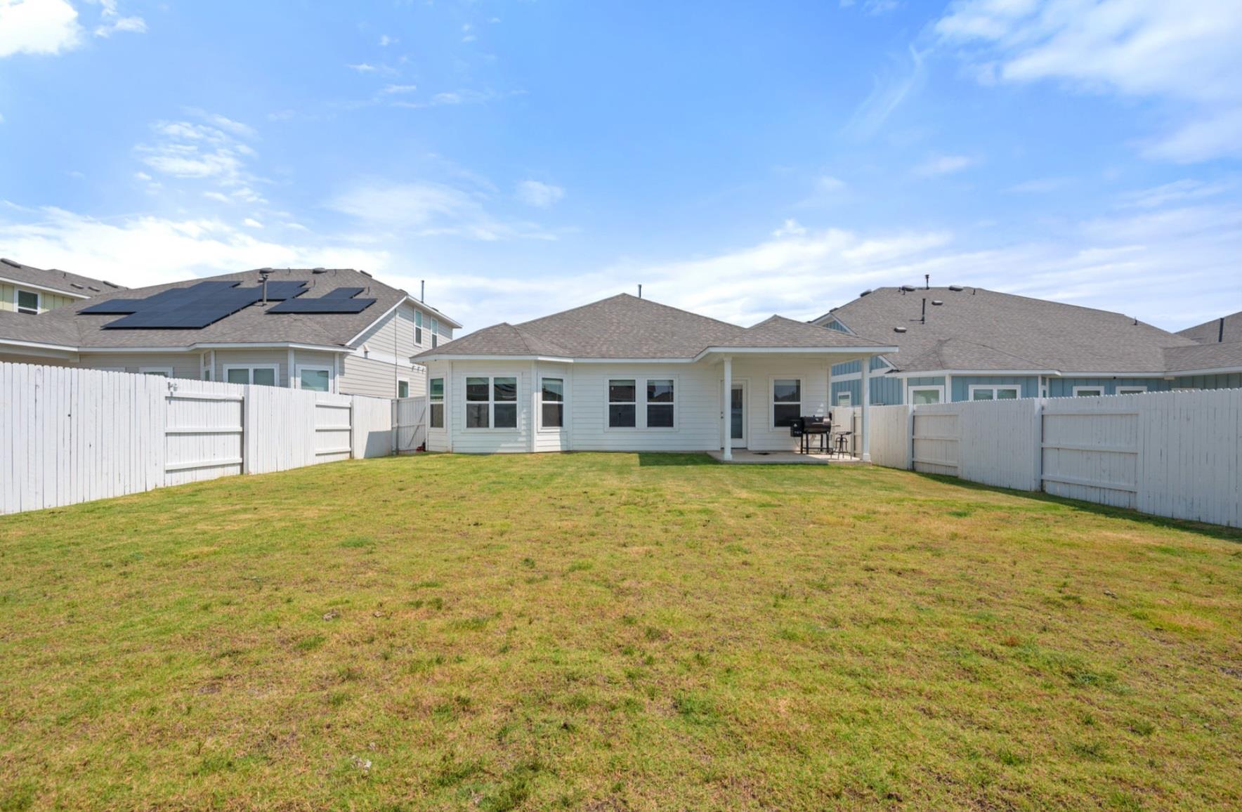 137 Roost Rd, Elgin, TX 78621