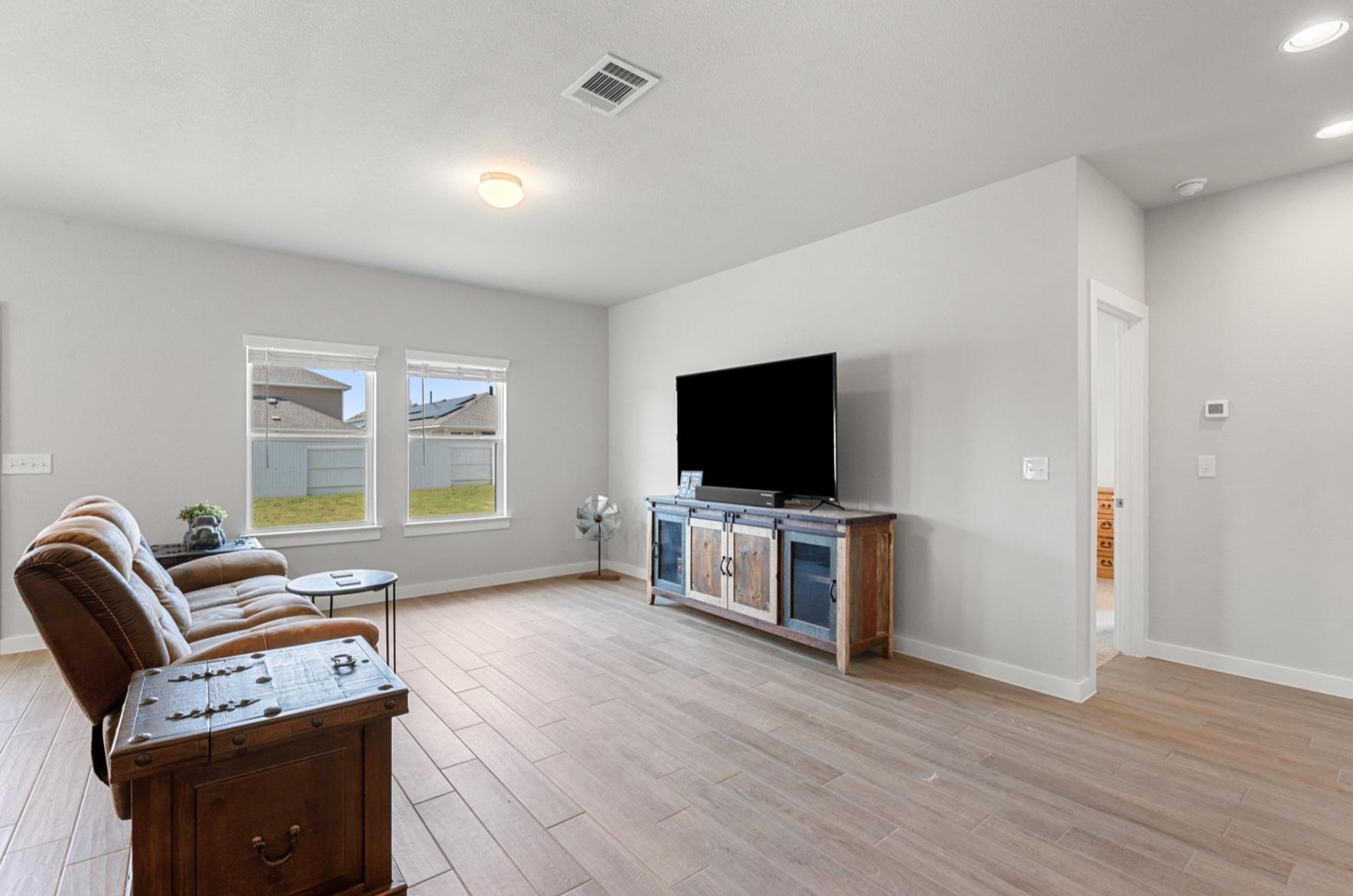 137 Roost Rd, Elgin, TX 78621