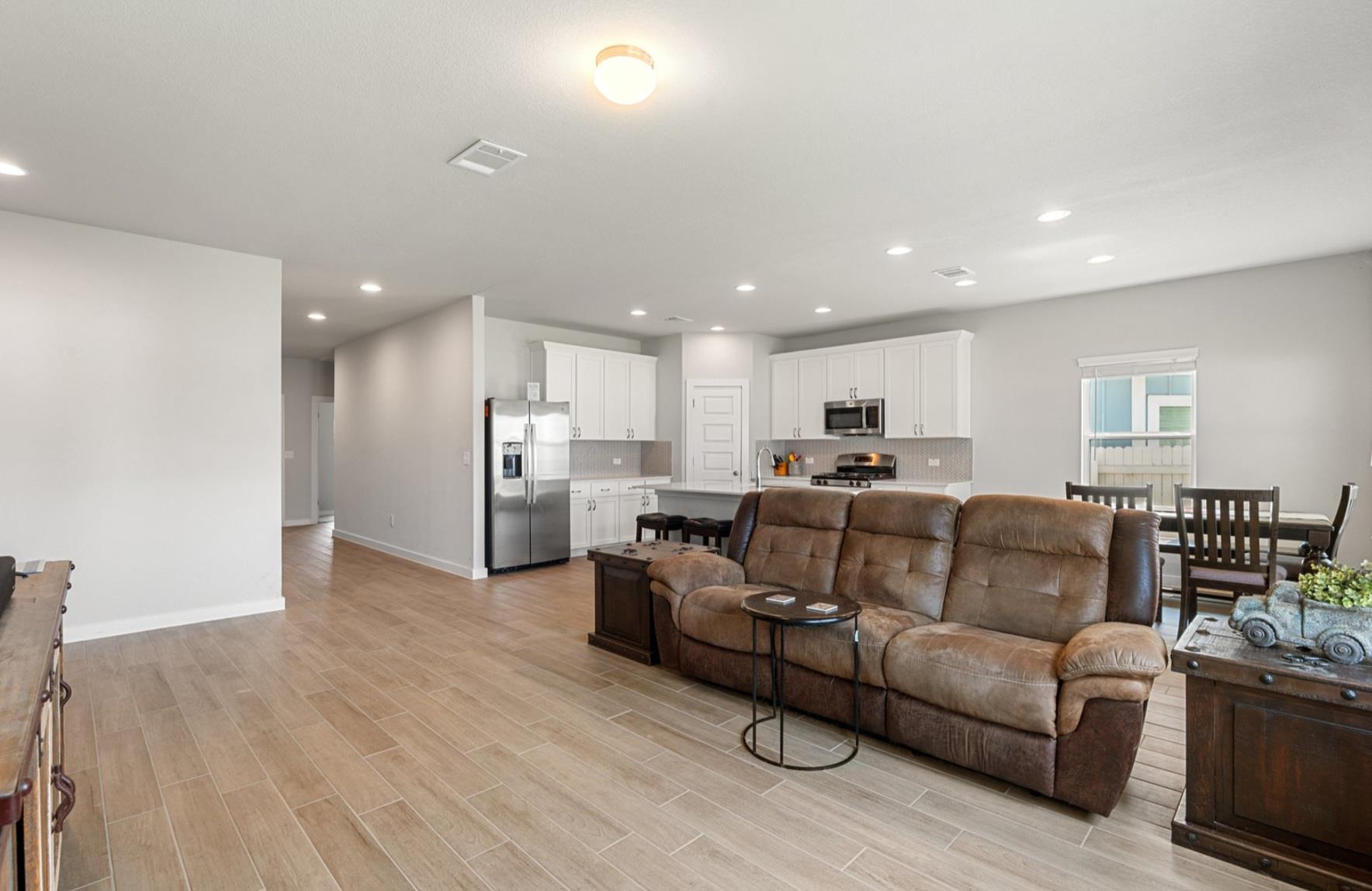 137 Roost Rd, Elgin, TX 78621