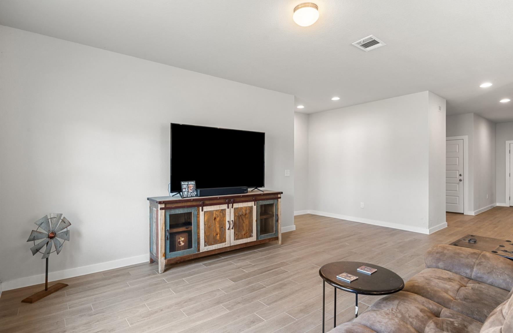 137 Roost Rd, Elgin, TX 78621