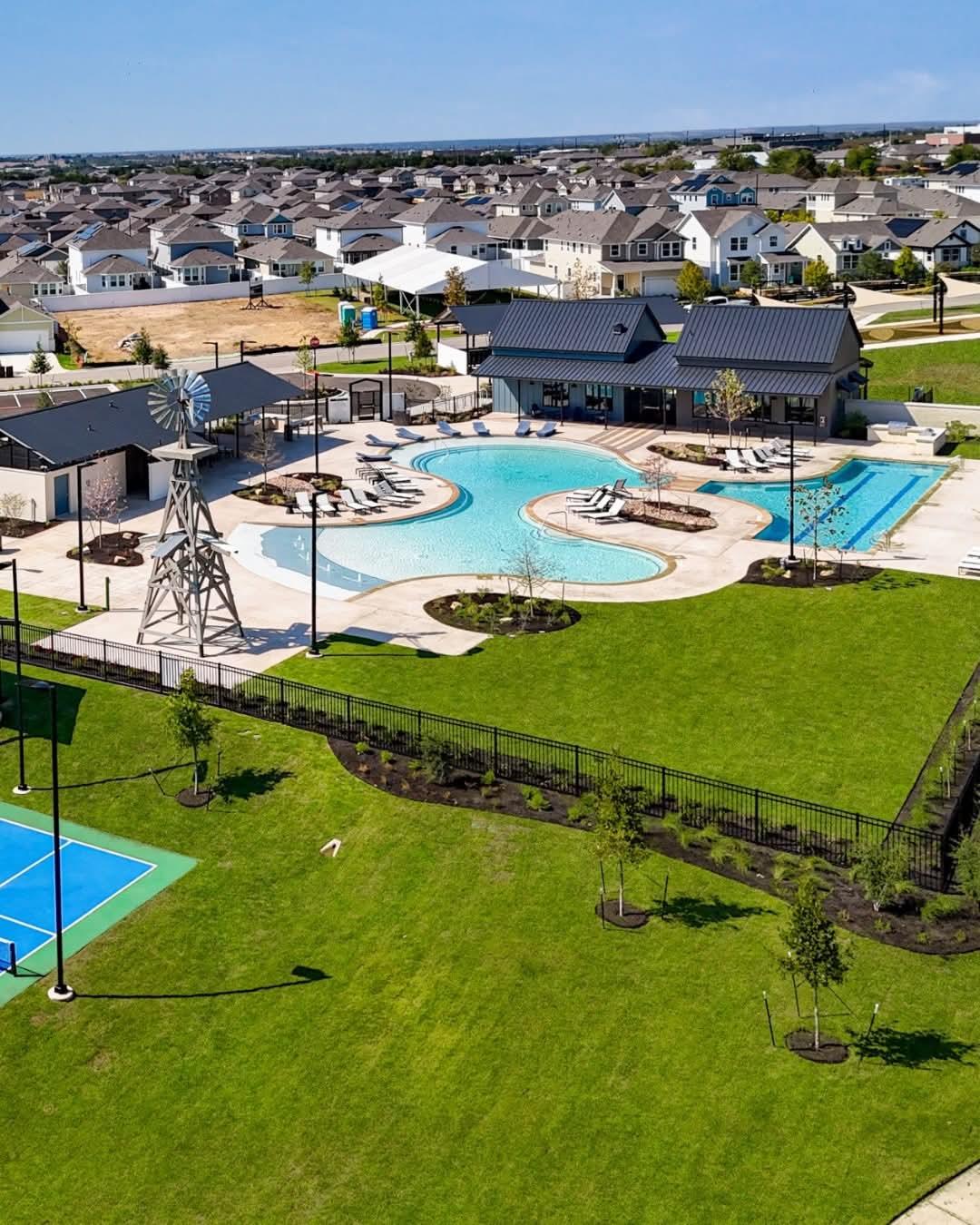 137 Roost Rd, Elgin, TX 78621