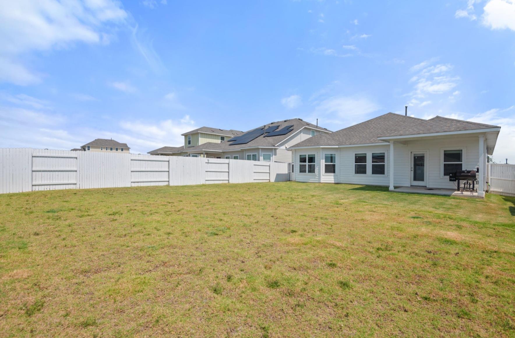 137 Roost Rd, Elgin, TX 78621