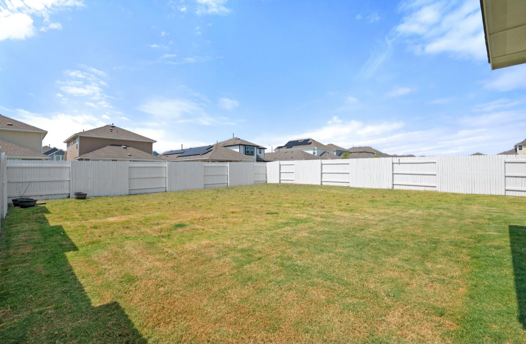 137 Roost Rd, Elgin, TX 78621