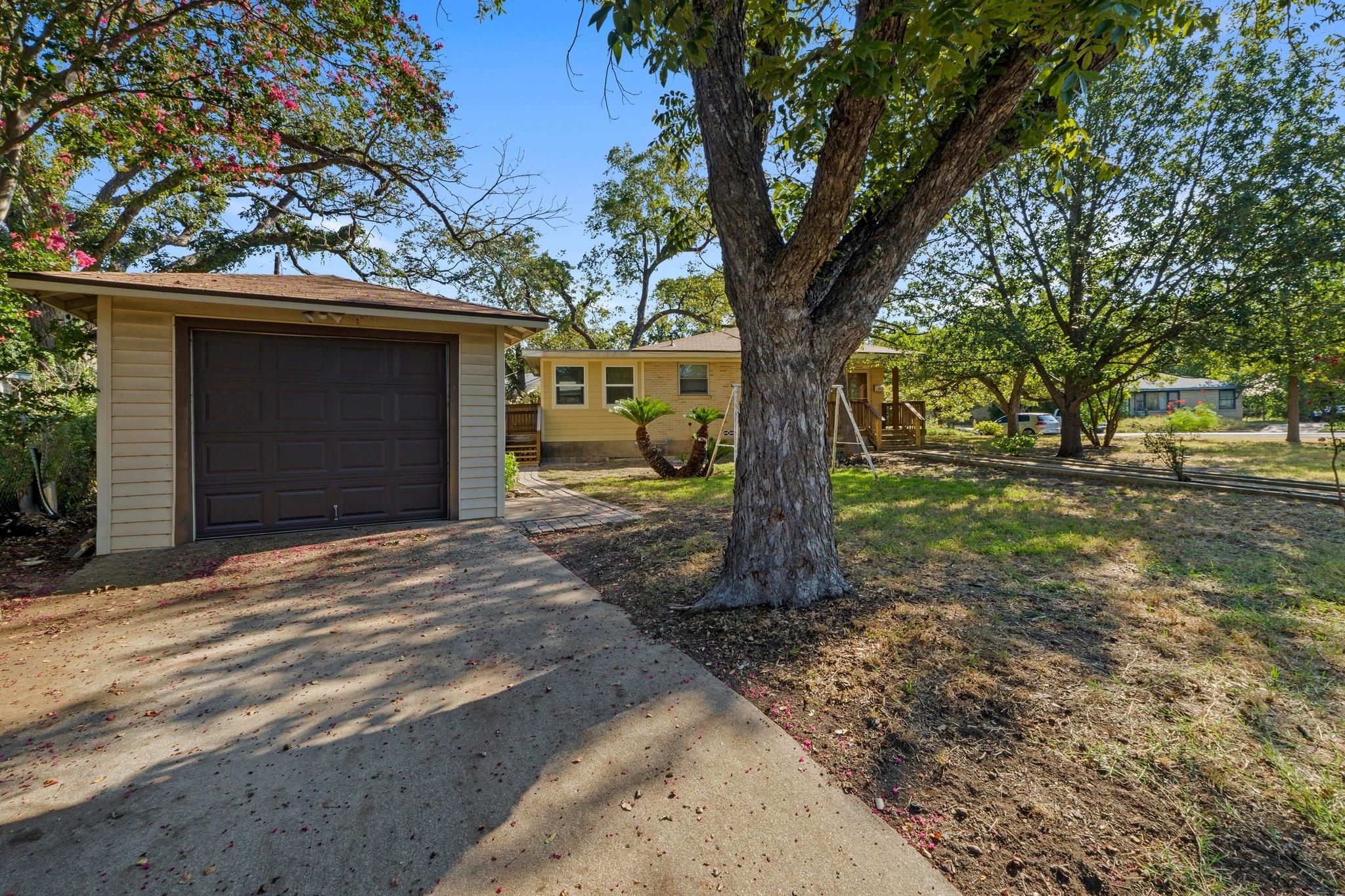 1310 Harriet Ct, Austin, TX 78756