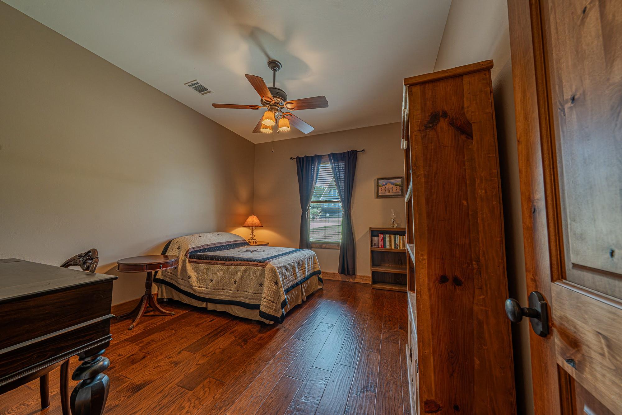 409 Venture Blvd S, Point Venture, TX 78645