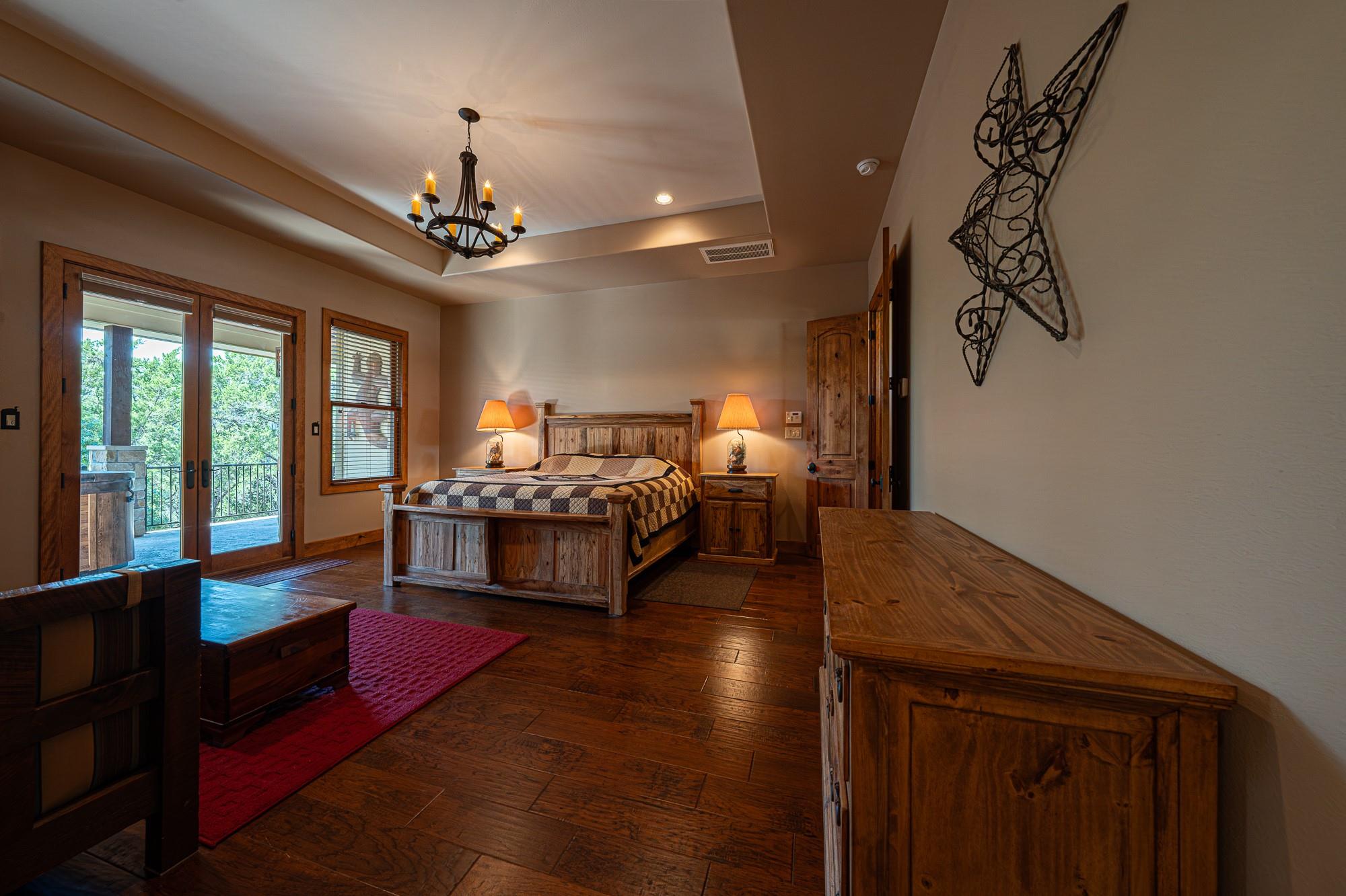 409 Venture Blvd S, Point Venture, TX 78645