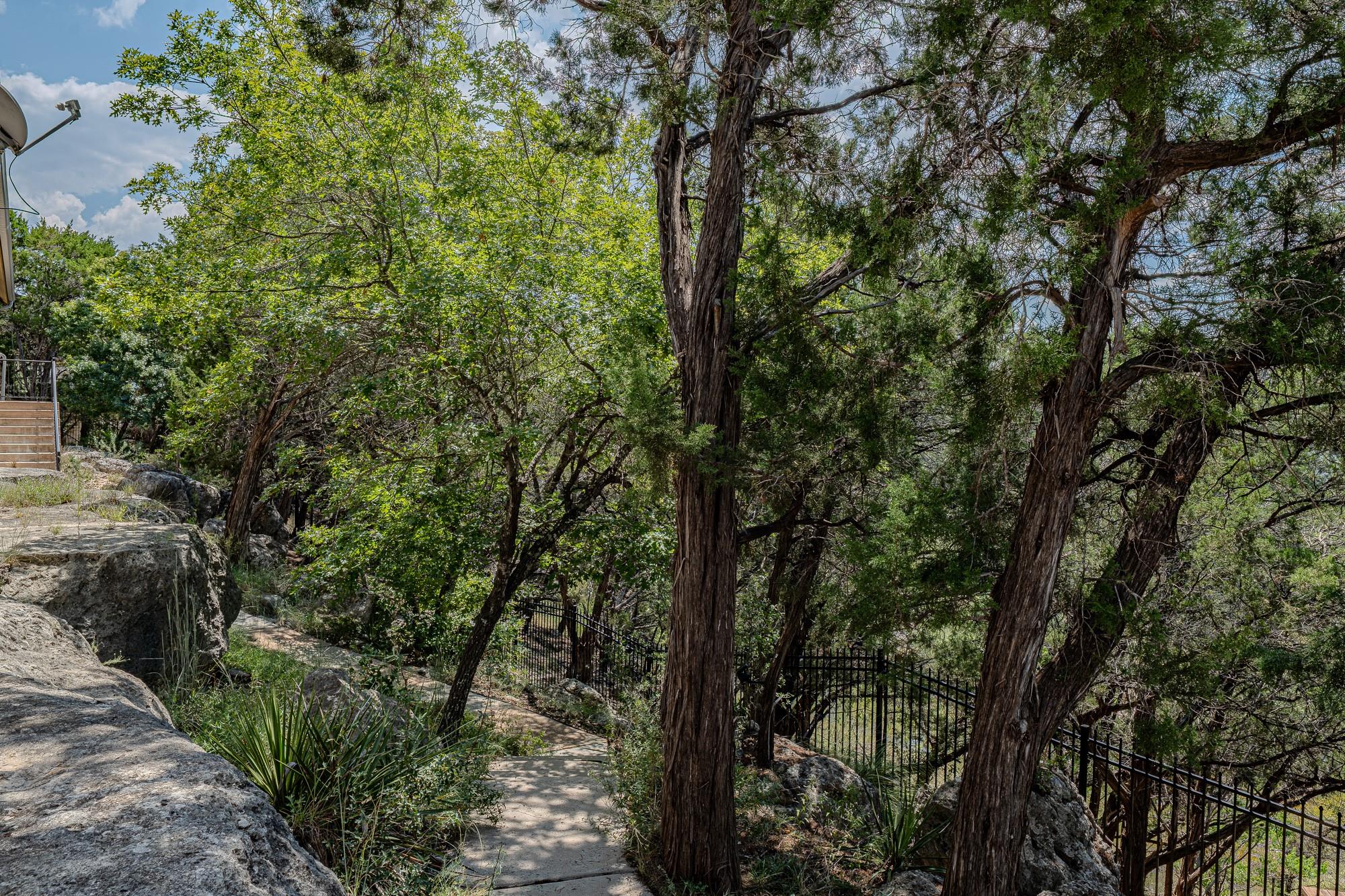 409 Venture Blvd S, Point Venture, TX 78645