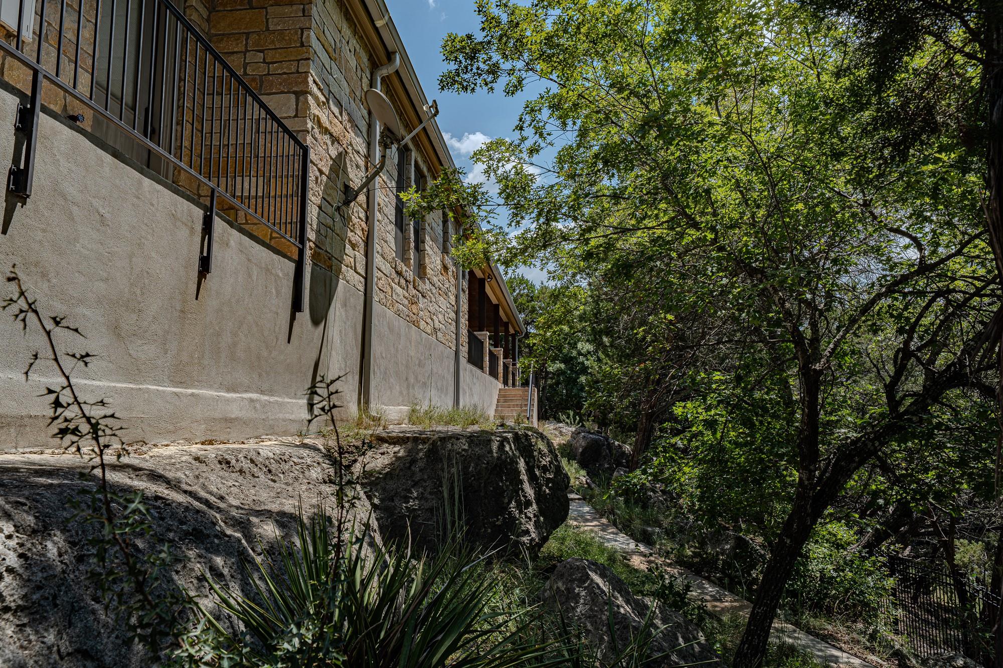 409 Venture Blvd S, Point Venture, TX 78645