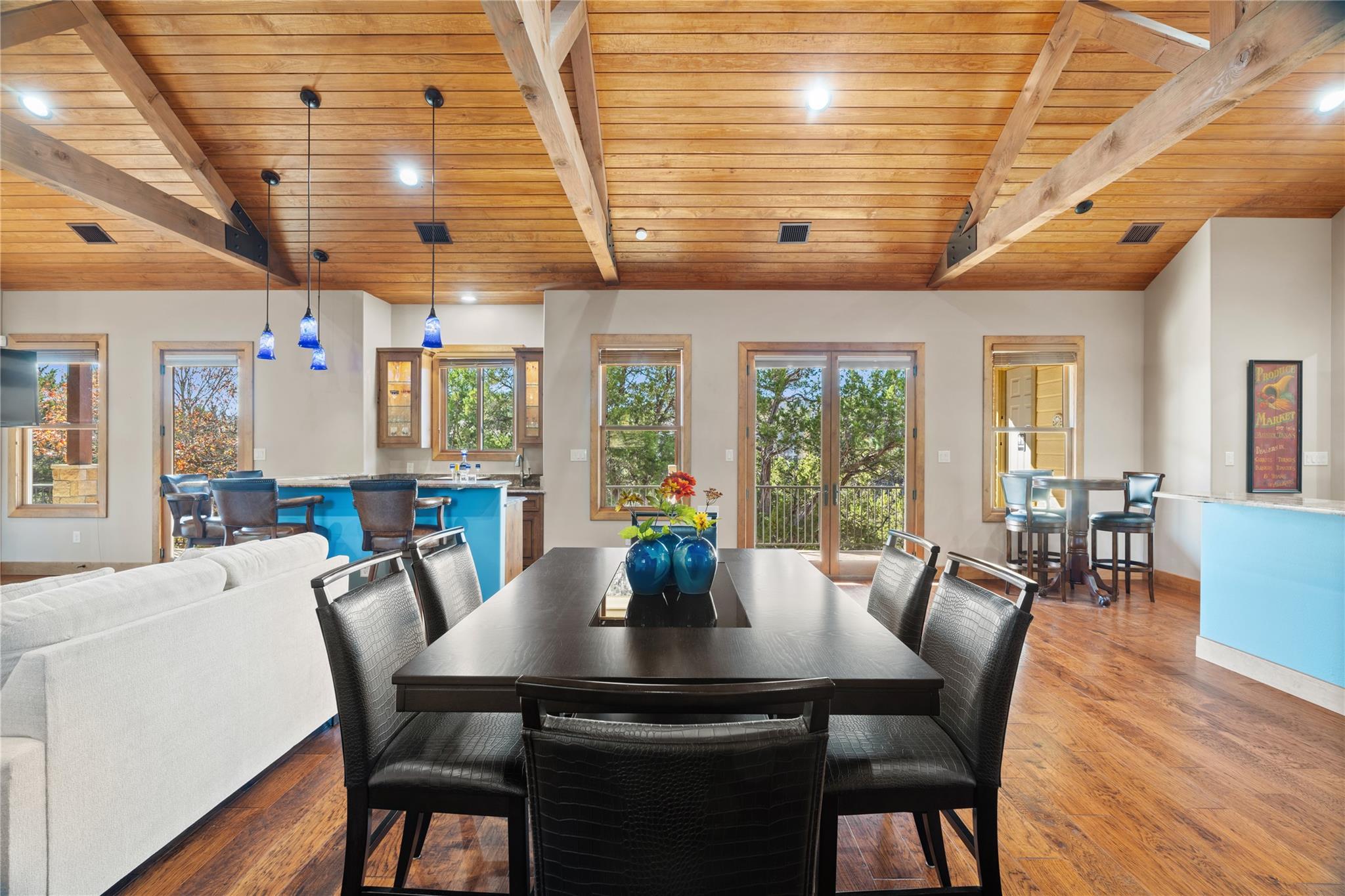 409 Venture Blvd S, Point Venture, TX 78645