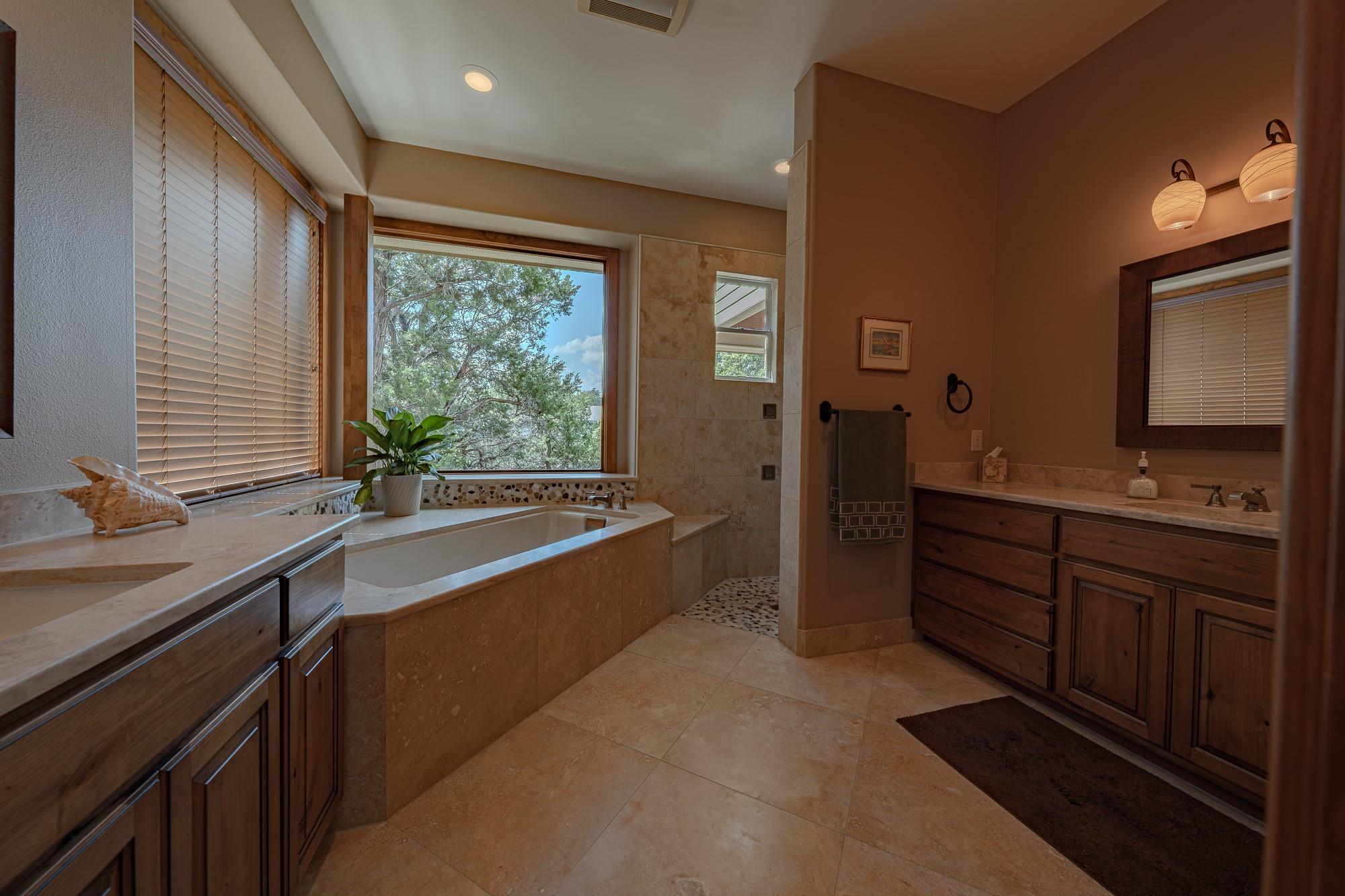 409 Venture Blvd S, Point Venture, TX 78645