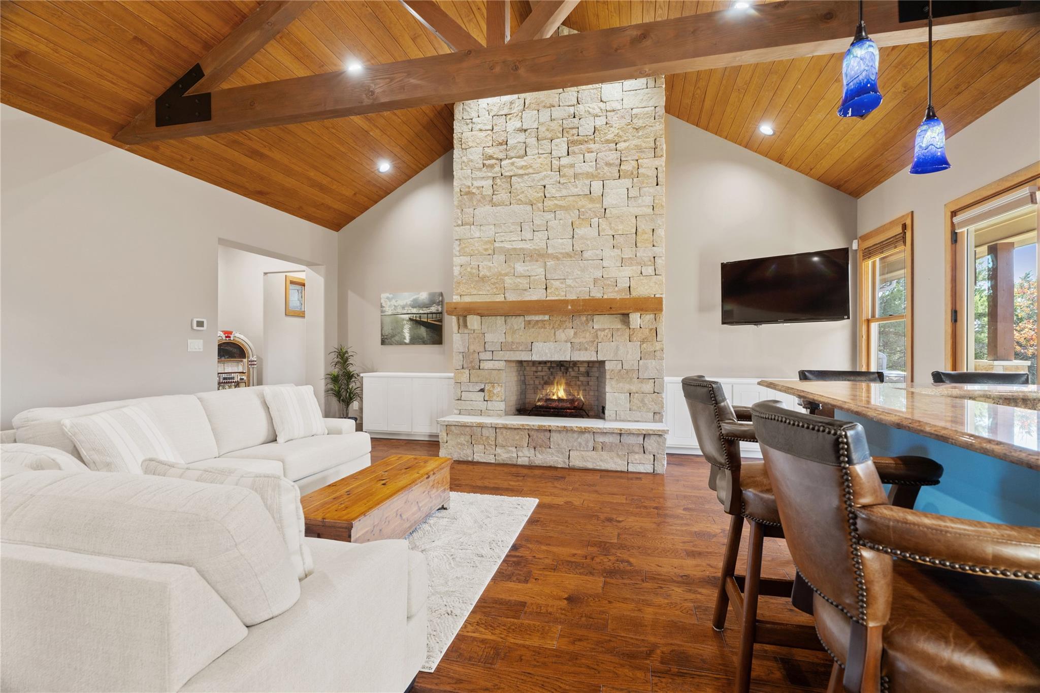 409 Venture Blvd S, Point Venture, TX 78645