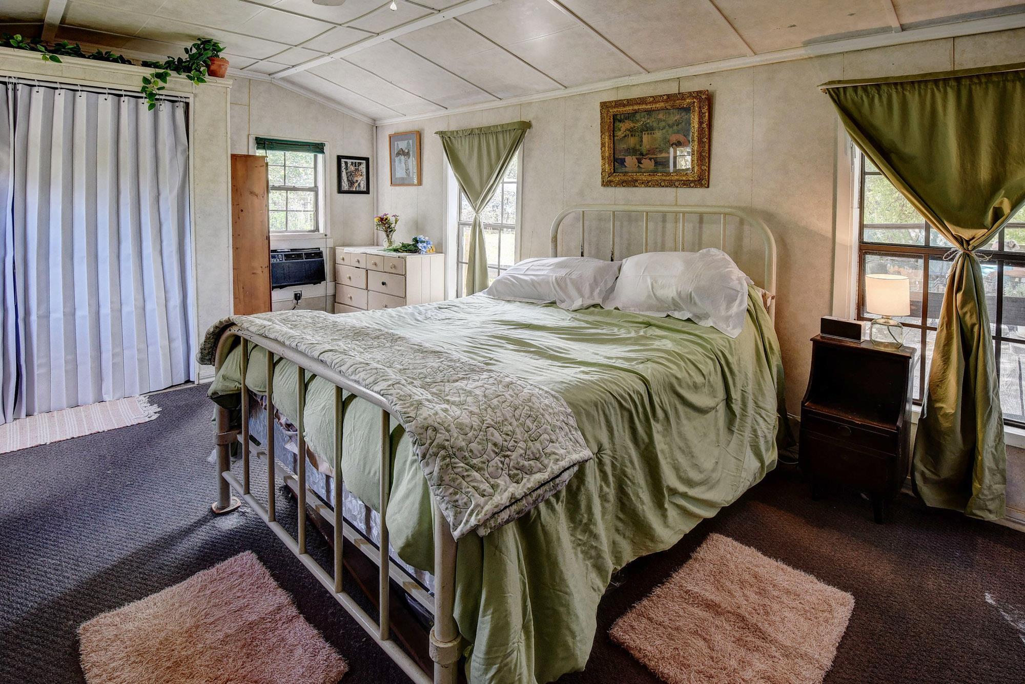 1114 Spotted Horse Trl, Dale, TX 78616