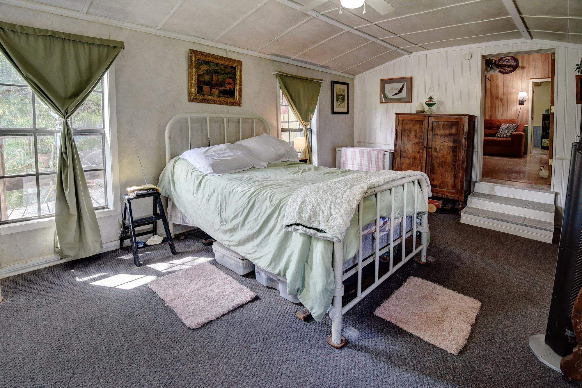 1114 Spotted Horse Trl, Dale, TX 78616