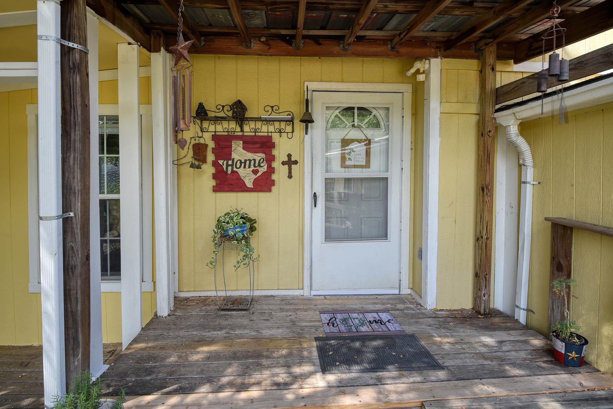 1114 Spotted Horse Trl, Dale, TX 78616