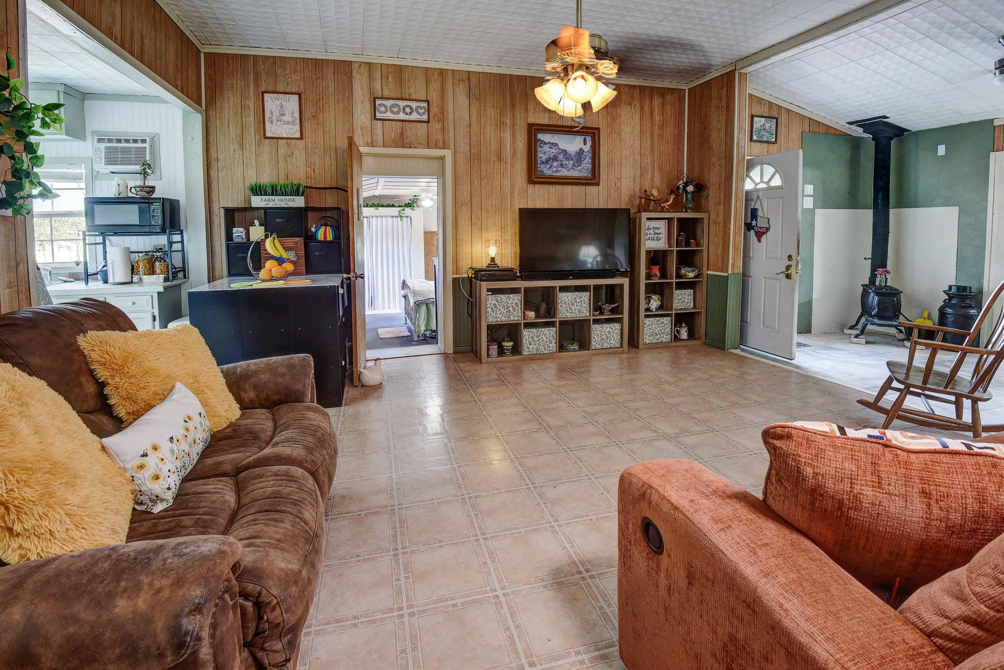 1114 Spotted Horse Trl, Dale, TX 78616