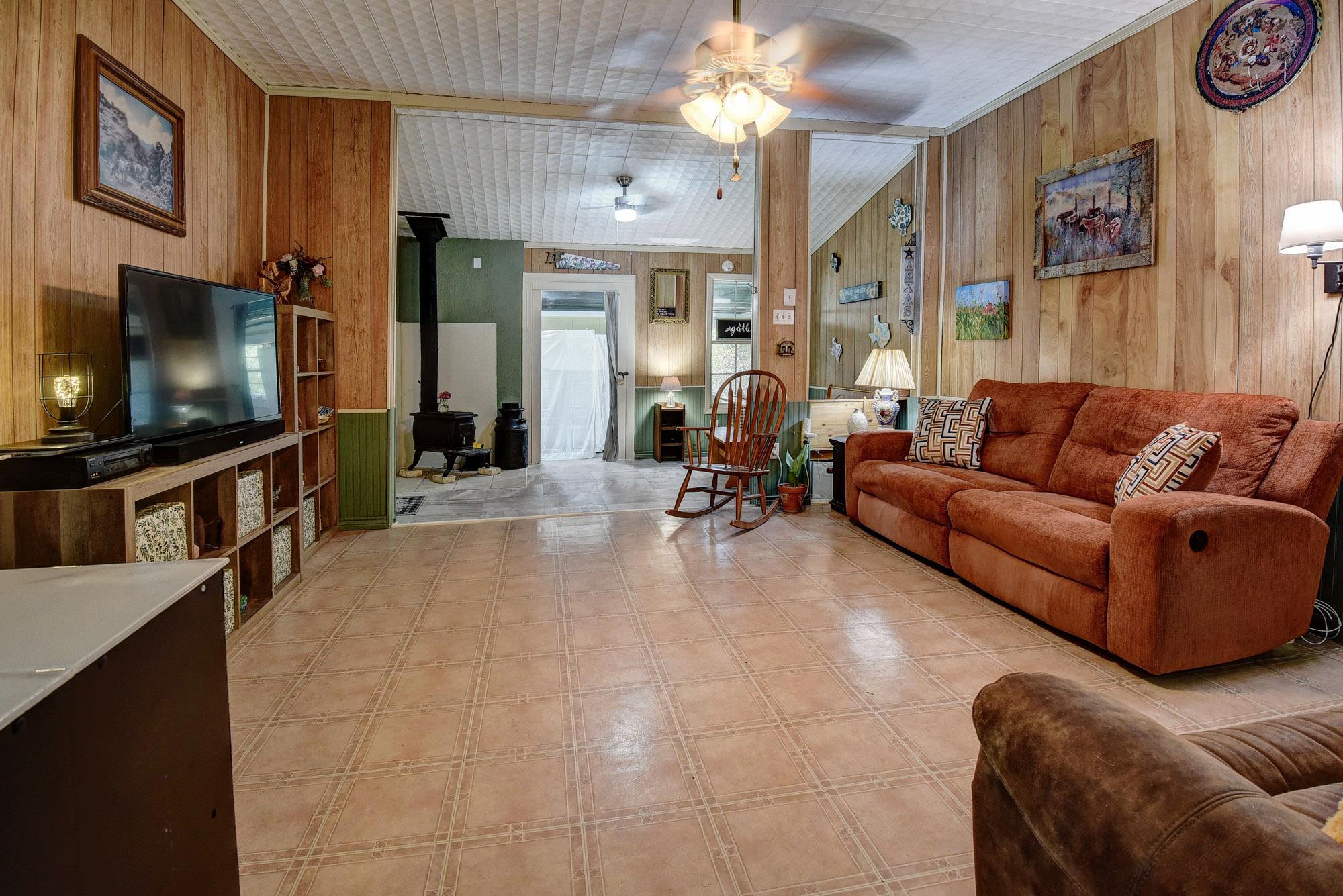 1114 Spotted Horse Trl, Dale, TX 78616