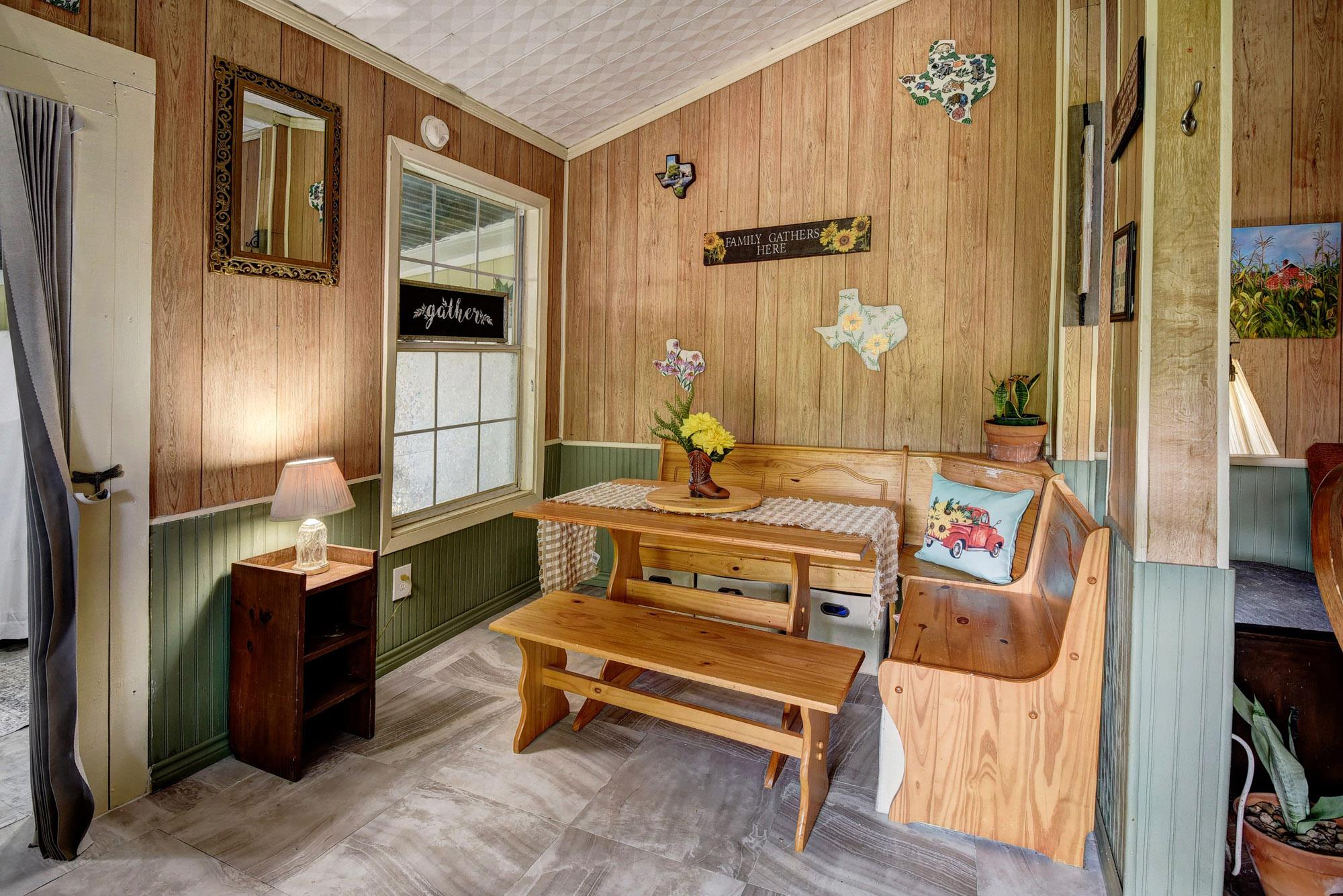 1114 Spotted Horse Trl, Dale, TX 78616