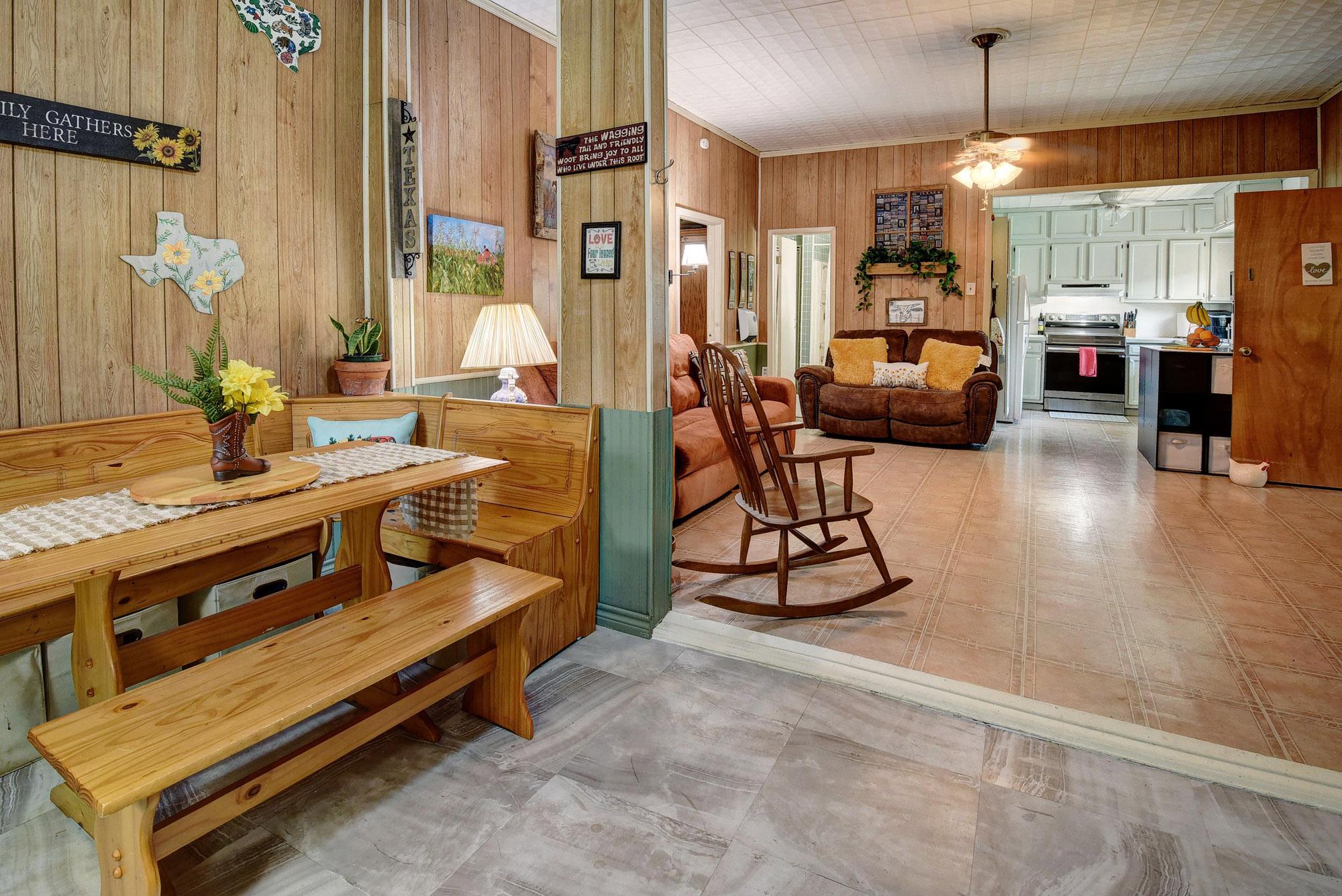 1114 Spotted Horse Trl, Dale, TX 78616