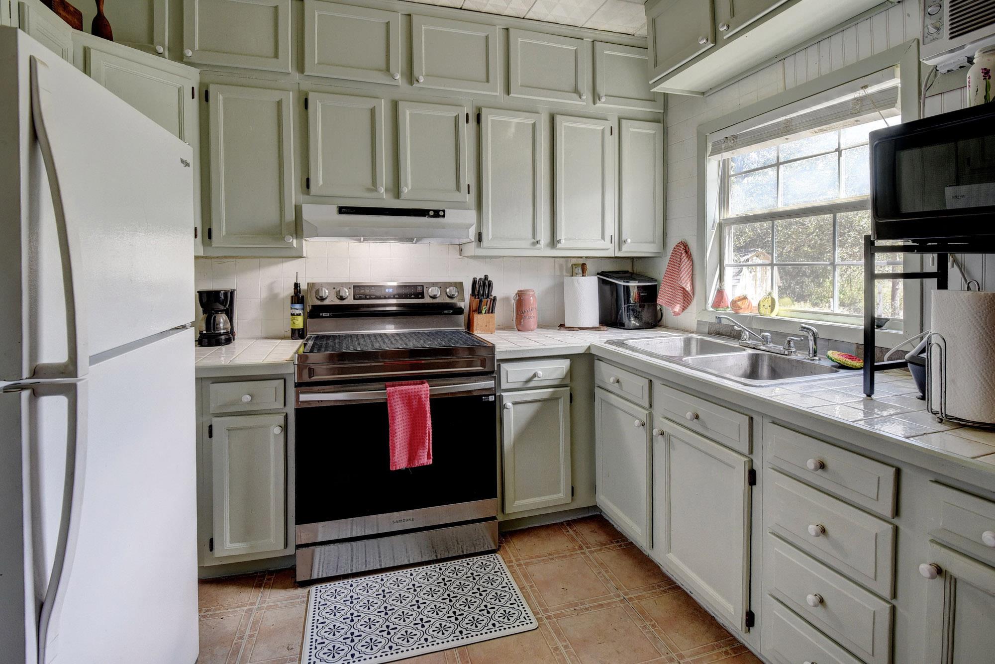 1114 Spotted Horse Trl, Dale, TX 78616