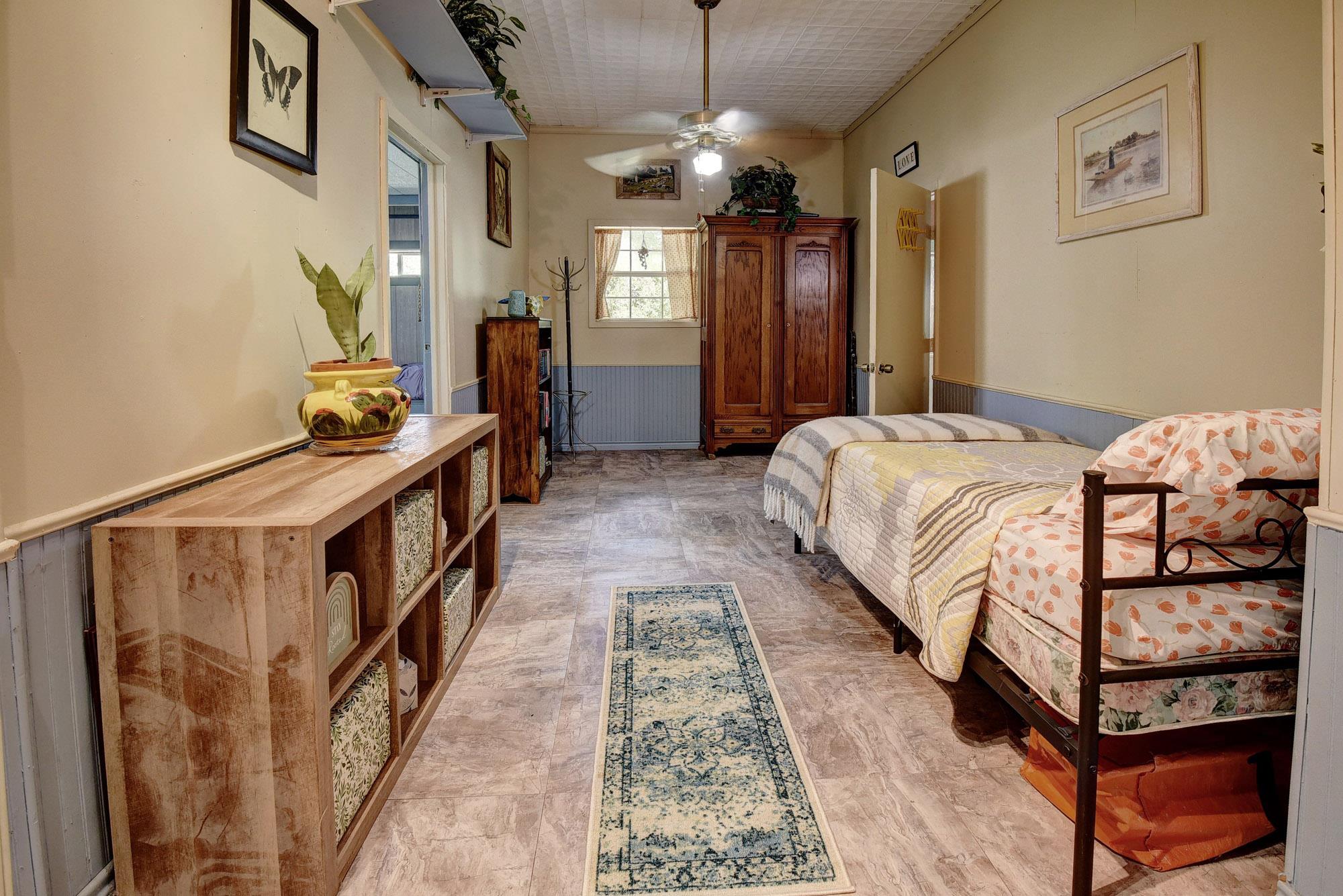 1114 Spotted Horse Trl, Dale, TX 78616