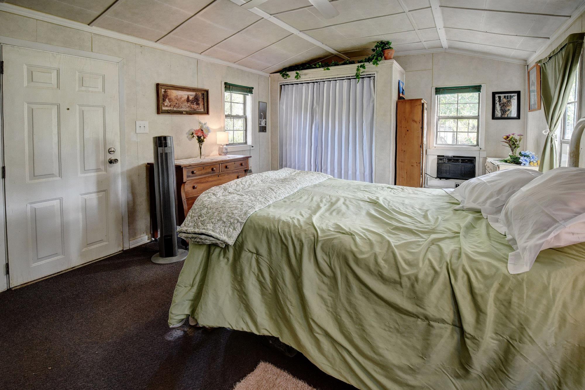 1114 Spotted Horse Trl, Dale, TX 78616