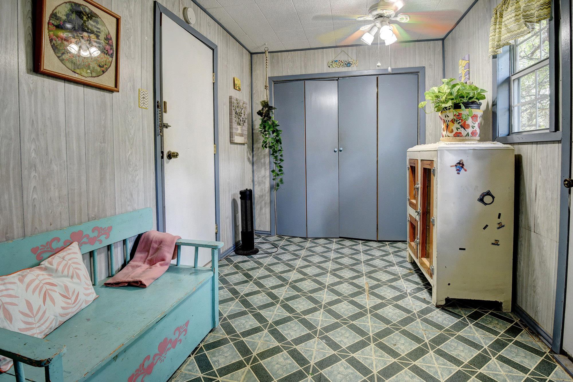 1114 Spotted Horse Trl, Dale, TX 78616