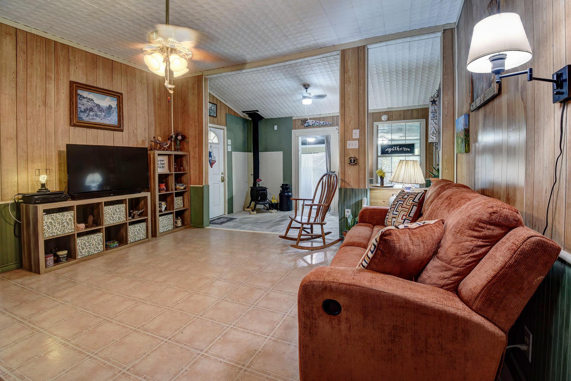 1114 Spotted Horse Trl, Dale, TX 78616