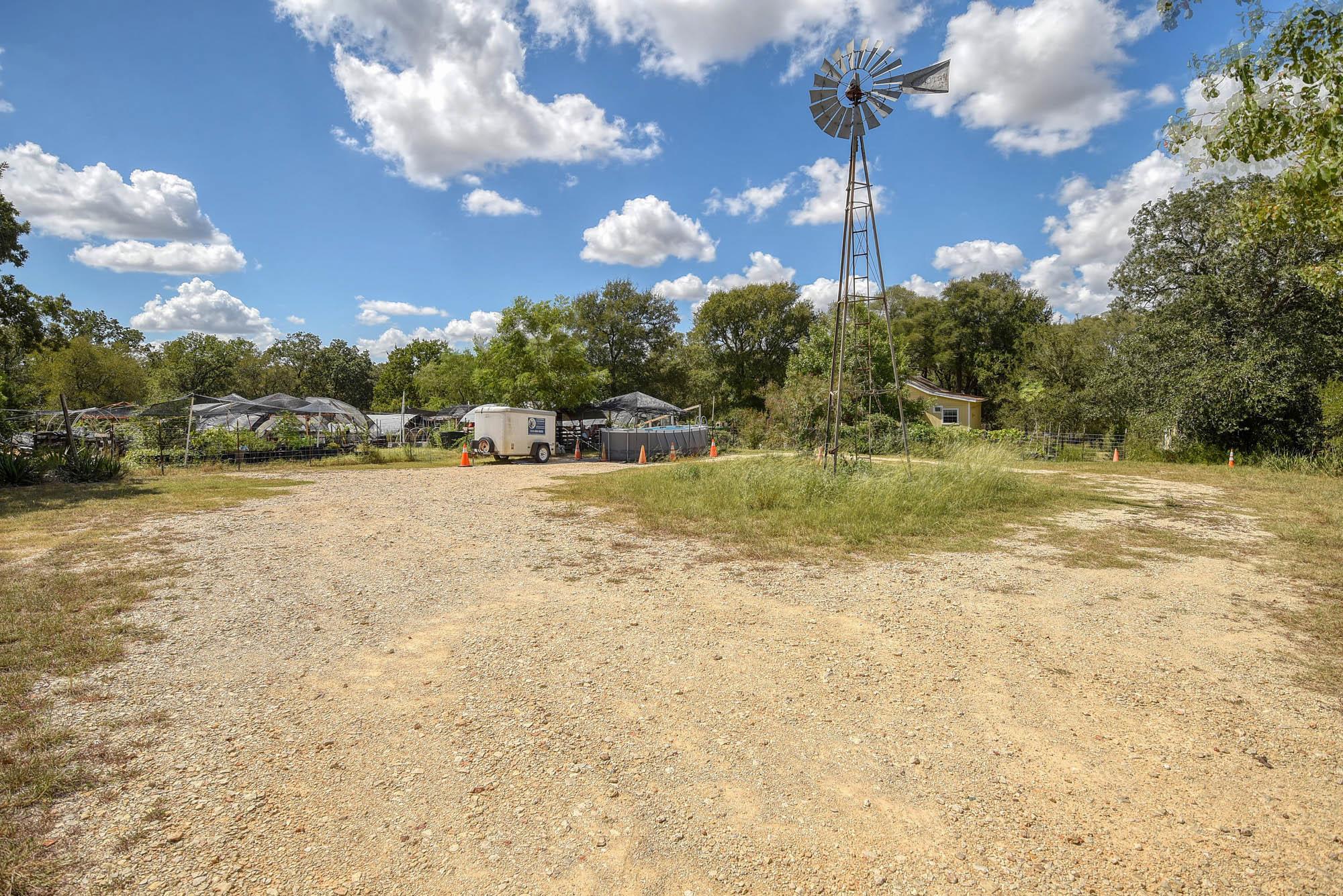 1114 Spotted Horse Trl, Dale, TX 78616