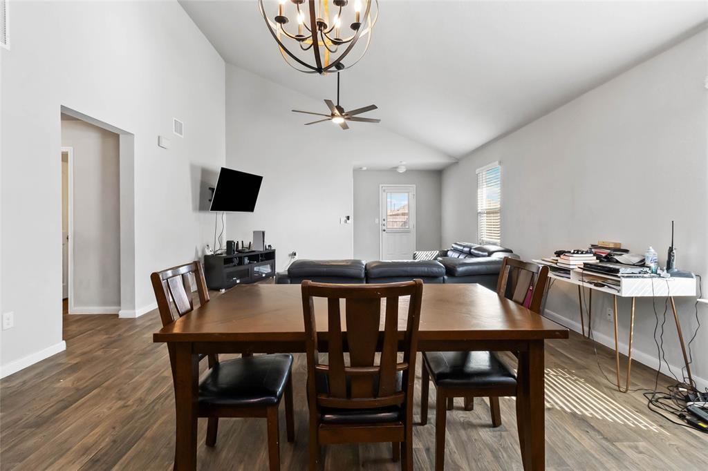 114 E Groves Ln, Hutto, TX 78634