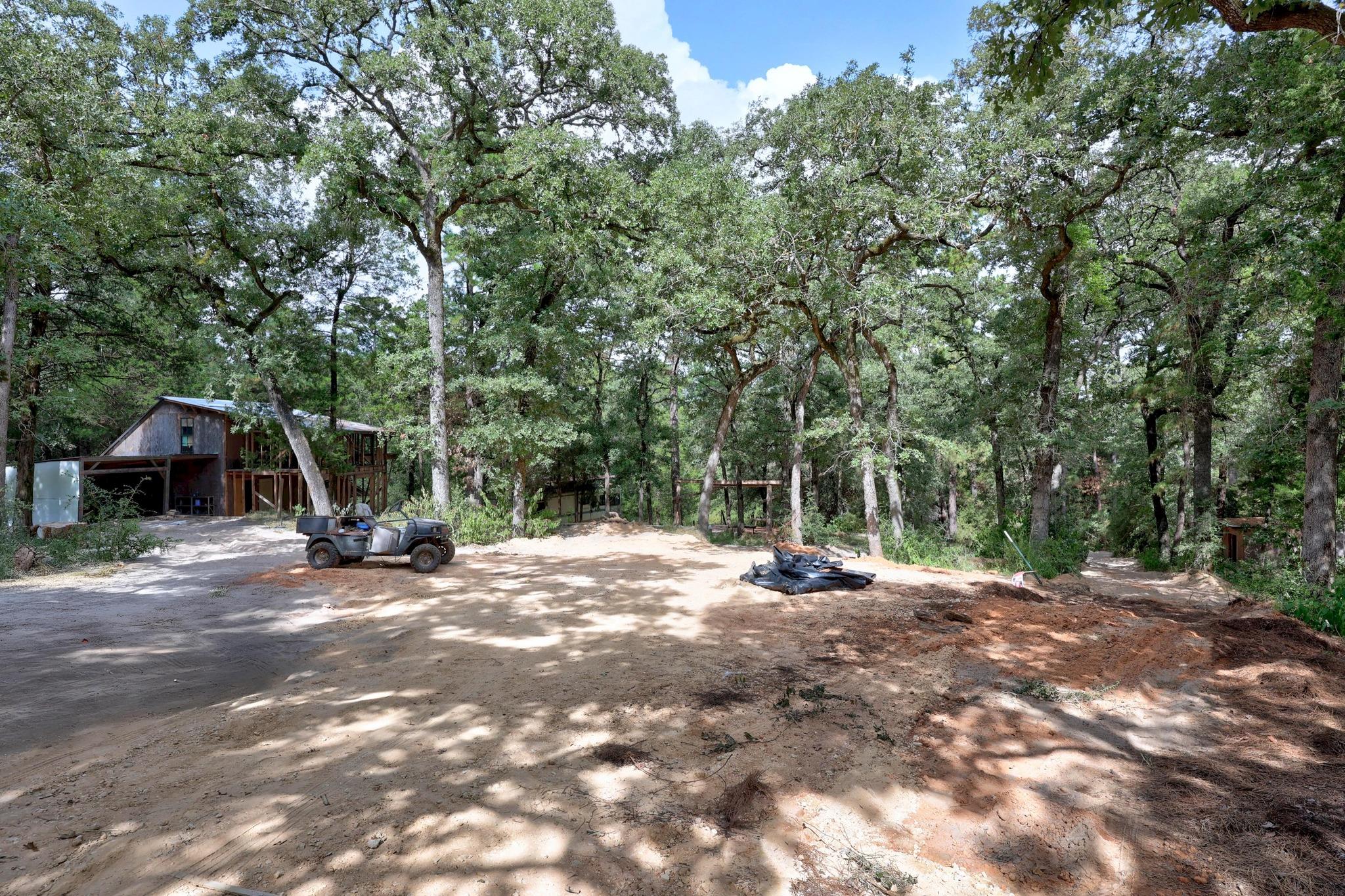 128 Barras Rd, Paige, TX 78659